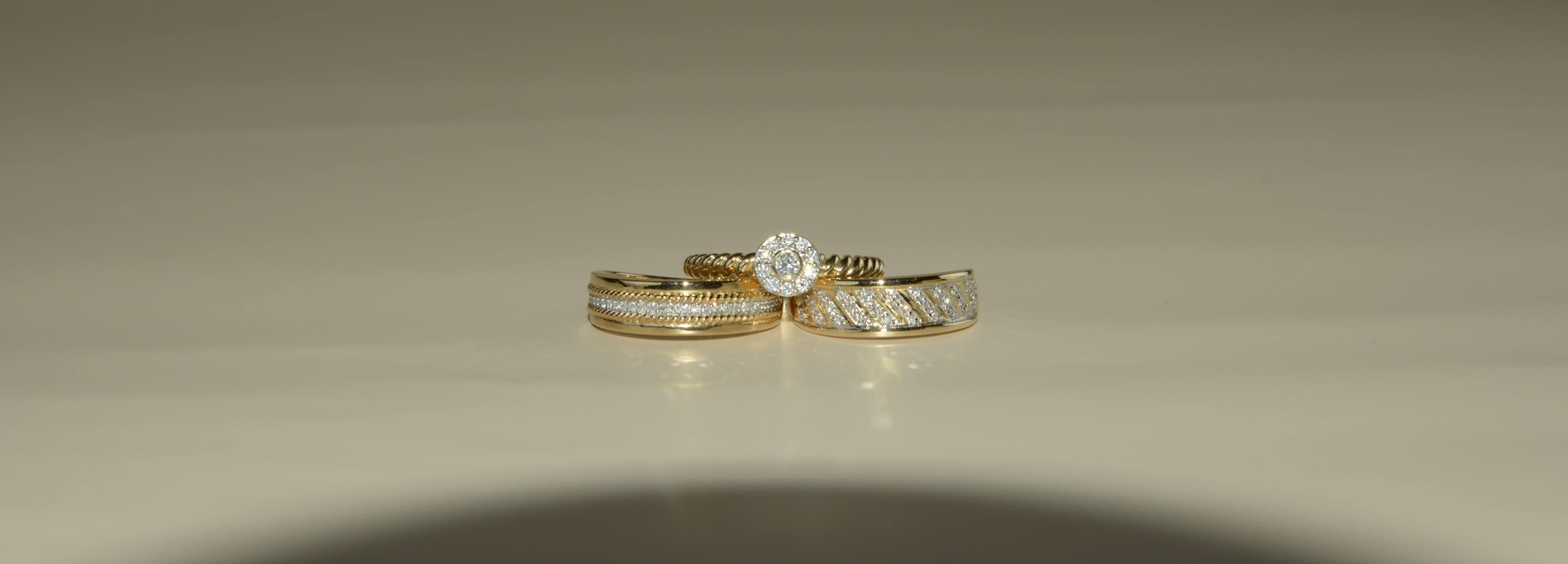 Round Cut 10K Yellow Gold Diagonal Diamond Band Ring For Sale