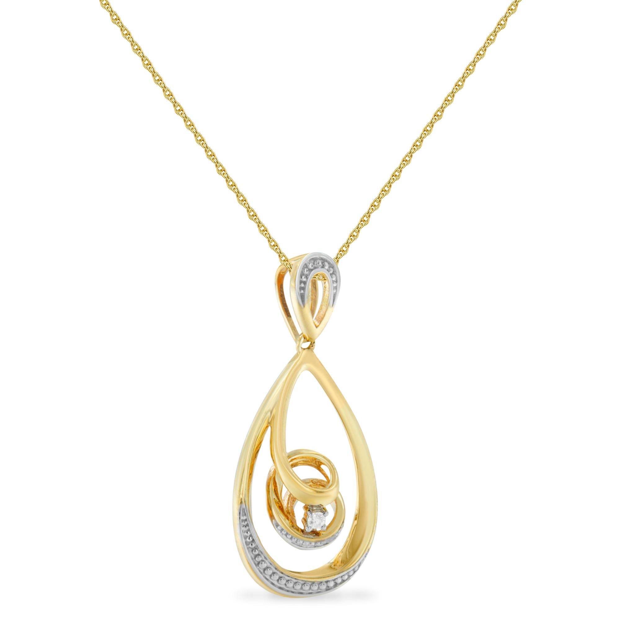 Soyez la vedette d'un prochain événement en portant cet élégant pendentif en forme de goutte de diamant. Ce bijou est réalisé en or jaune 10 carats. Il est orné d'un précieux diamant rond au centre, serti sur quatre griffes. Ce magnifique pendentif