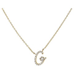Collar Colgante Estilo Guión con Inicial "G" Acentuada con Diamantes en Oro Amarillo de 10K