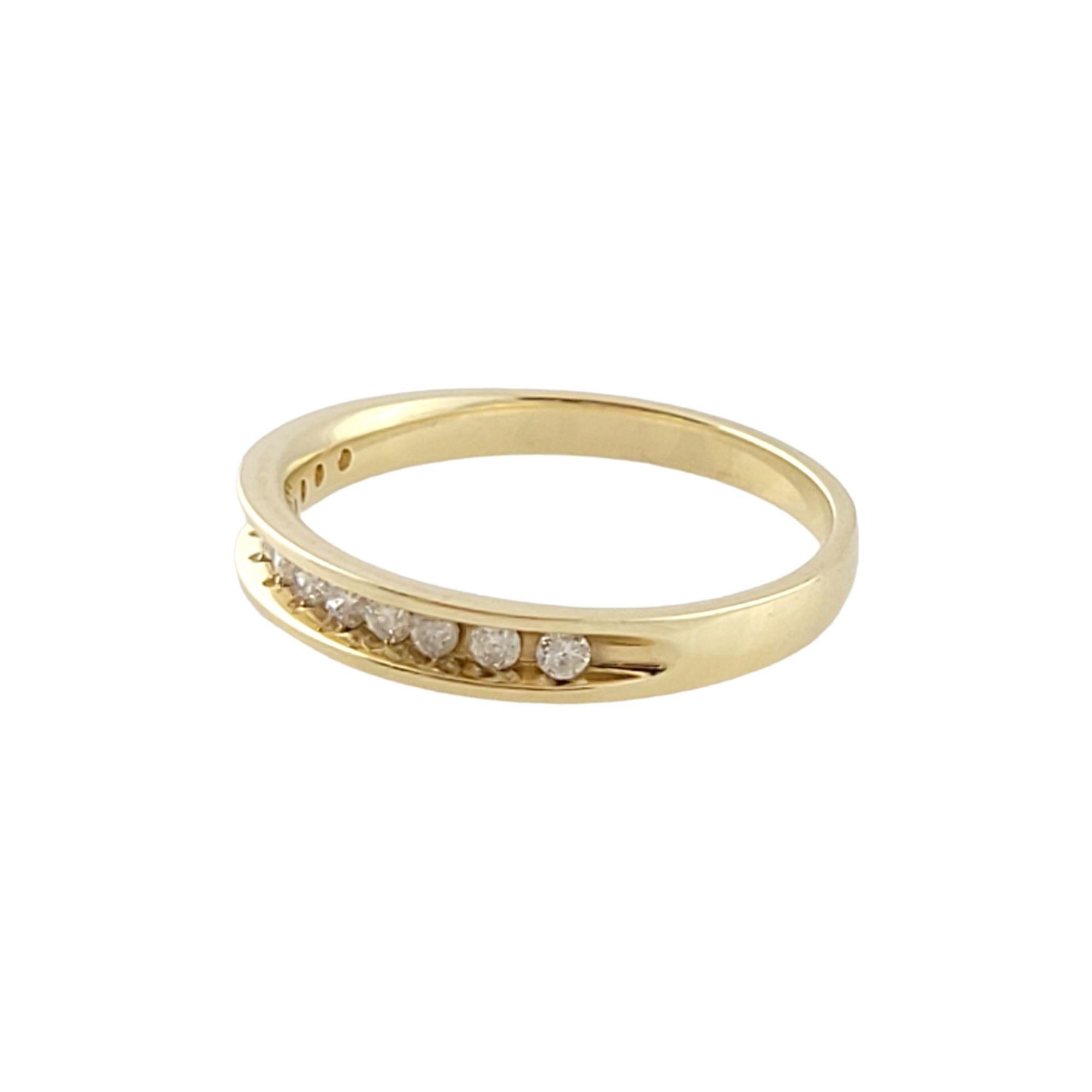 Vintage 10K Yellow Gold Diamond Band Size 7

12 sparkling round cut diamonds set in a gorgeous 10K yellow gold band!

Approximate total diamond weight: 0.22 cts

Diamond clarity: I1 - I2

Diamond color: I

Ring size: 7
Shank: 2mm

Weight: 1.8 g/ 1.1