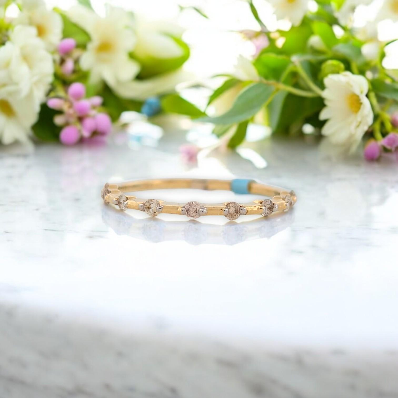 Simple, élégant et intemporel, ce bracelet à diamants en or jaune 10 carats de Mountain Song Jewelers est le mélange parfait d'éclat et de sophistication. Avec ses diamants ronds naturels d'une valeur de 0,20 CTW sertis dans un anneau d'or poli,
