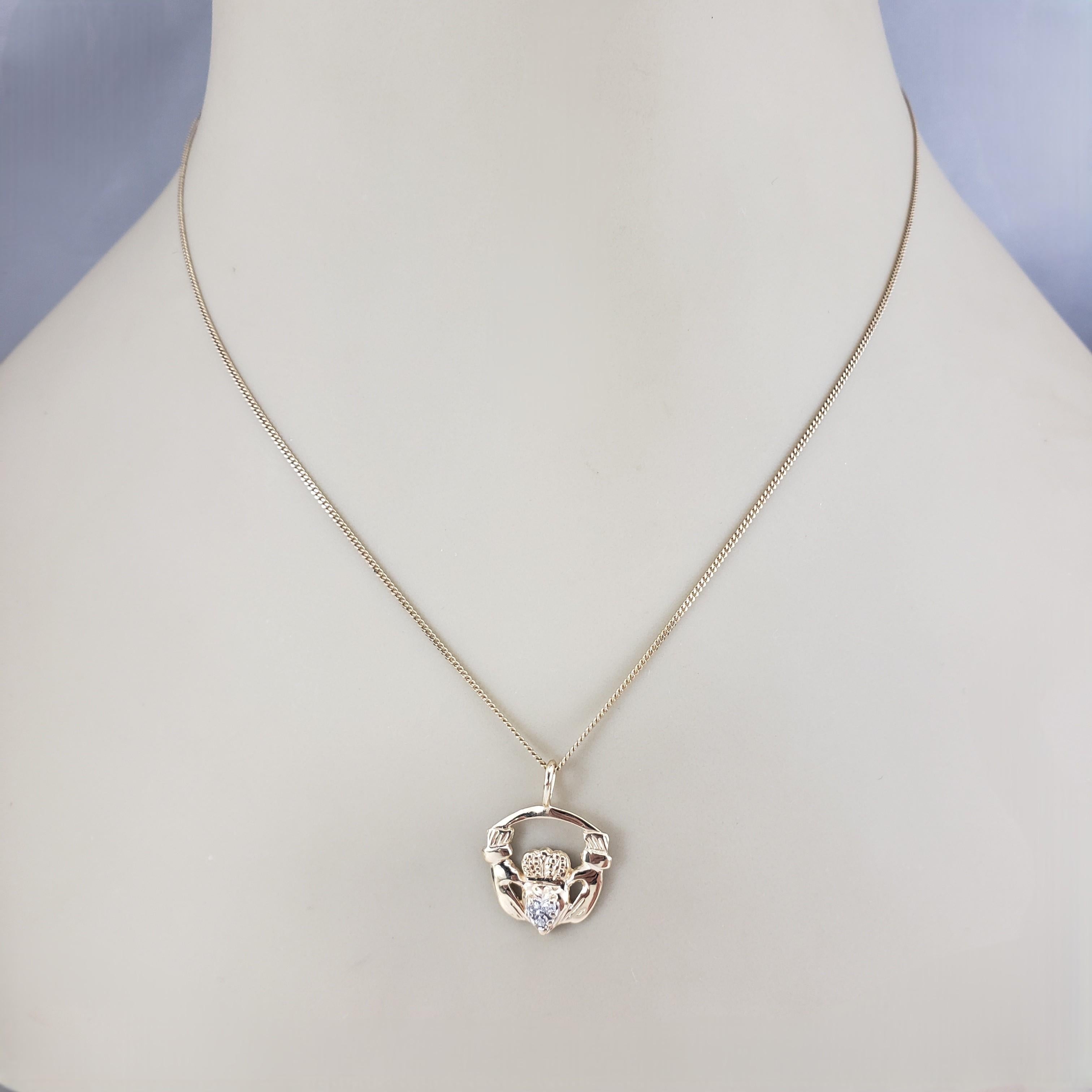 Pendentif Claddagh en or jaune 10K avec diamants #23361 Bon état - En vente à Washington Depot, CT