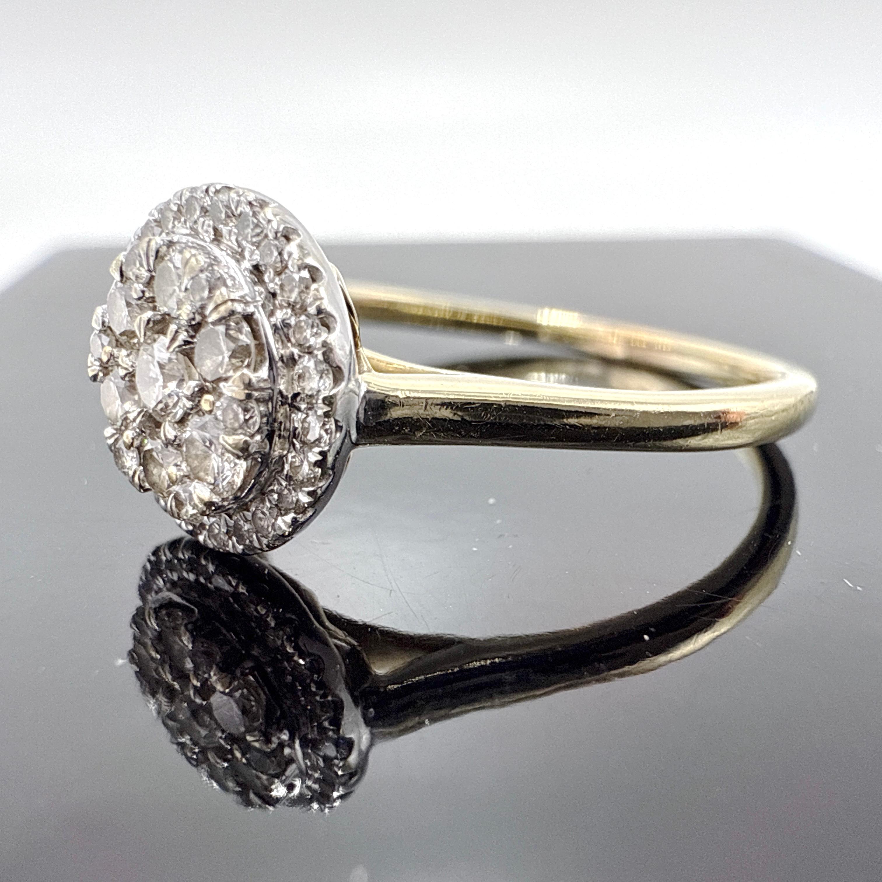Taille ronde 10K Yellow Gold Diamond Cluster Ring – 0.50ct Total Weight en vente
