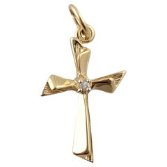 Pendentif croix en or jaune 10 carats et diamants #16231