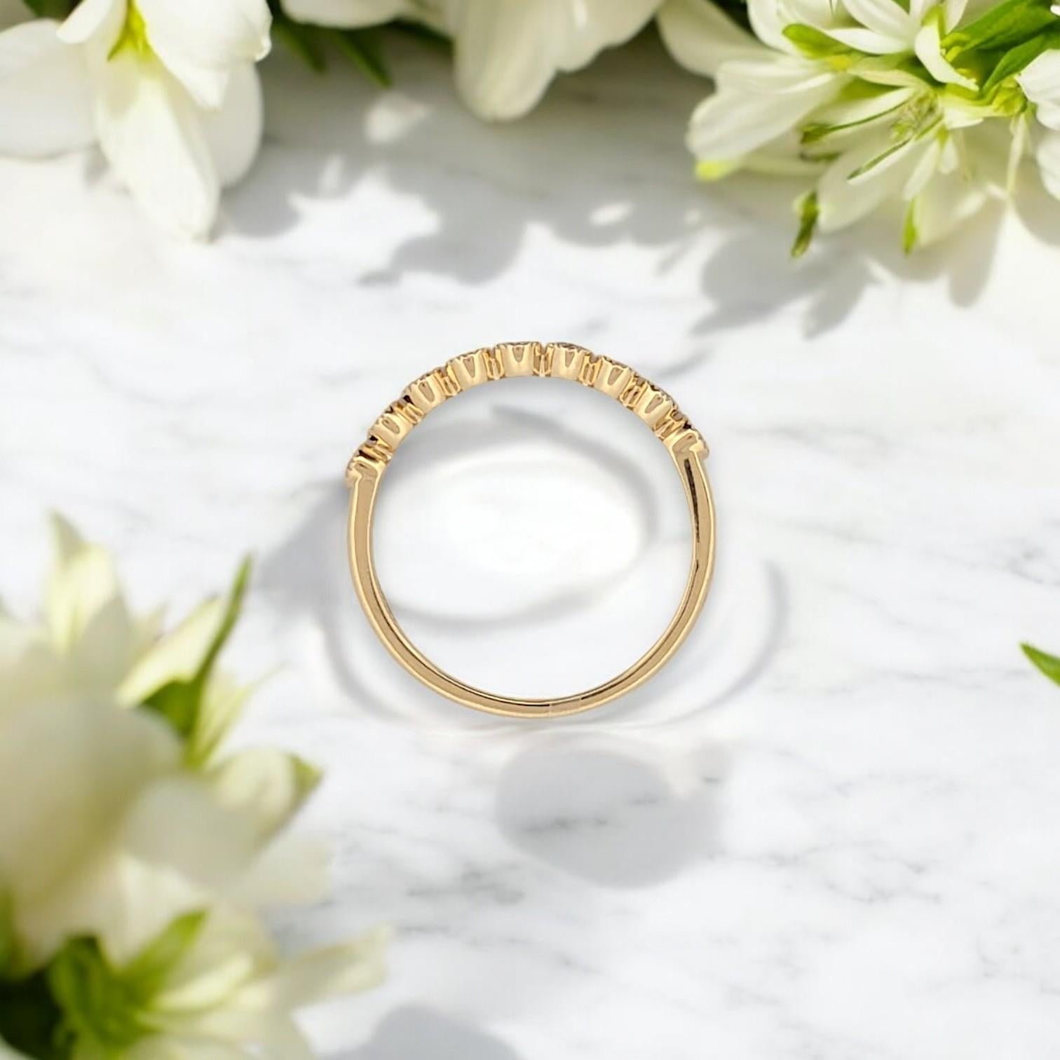 Modern Eloise  10k Yellow Gold Diamond Ring Size 7 – Milgrain Vintage Band For Sale