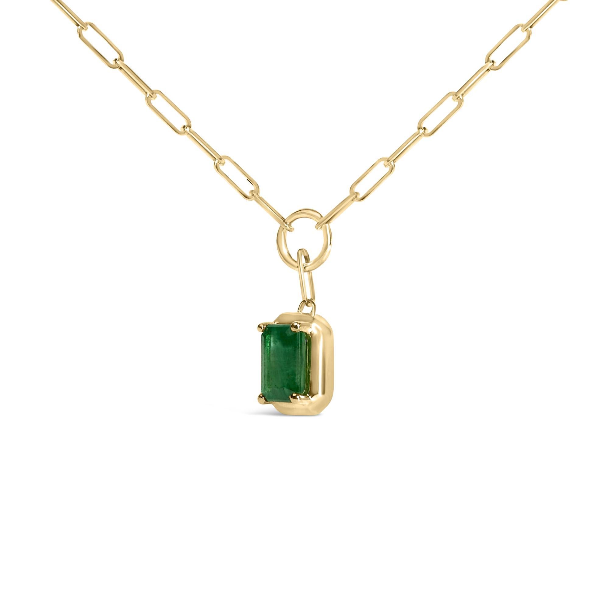Moderne Collier en or jaune 10K avec pendentif solitaire en émeraude verte 6x4 MM en vente