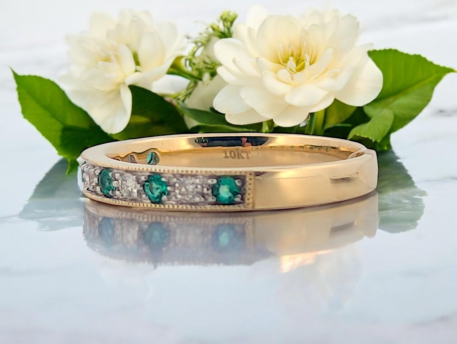 Wren  10K Yellow Gold Emerald & Diamond Band, Dainty Gold Ring, May Birthstone In New Condition For Sale In Greeneville, TN