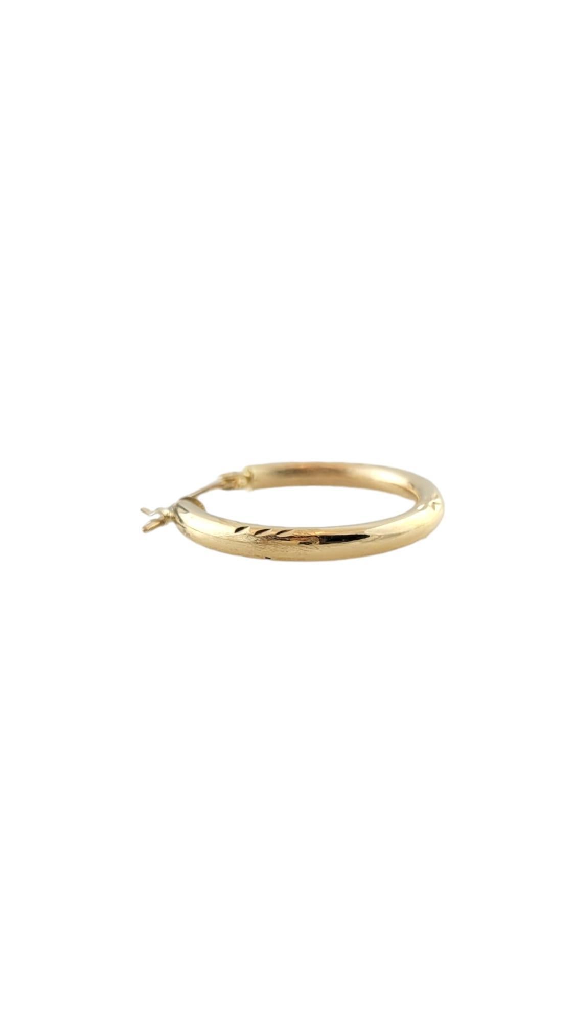 10K Yellow Gold Etched Circle Hoop Earrings #17582 In Good Condition In Washington Depot, CT