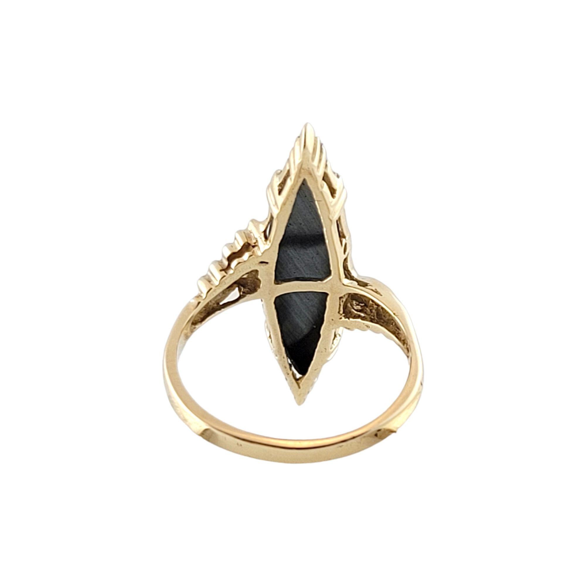 Vintage 14K Gelbgold Facettierte Hämatit Ring Größe 6,25

Wunderschöner Ring aus 10K Gelbgold mit einem schönen facettierten Hämatitstein!

Ringgröße: 6.25

Schaft: 1.75 mm
Vorderseite: ca. 27,5 mm x 7,3 mm x 5,55 mm

Gewicht: 3,4 g/ 12,2
