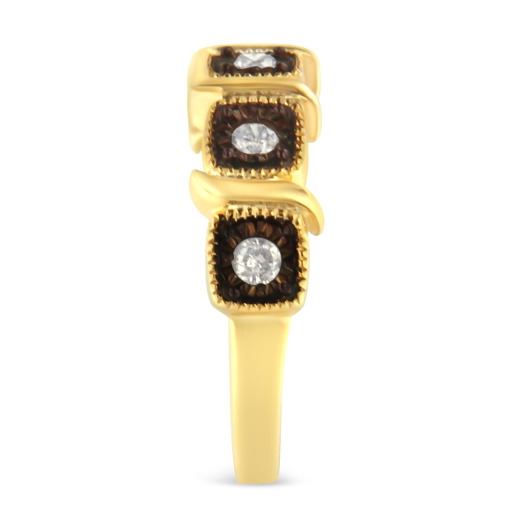 Anillo de 5 piedras con diamantes engastados en plata de ley .925 y destellos de oro amarillo de 10K 1/4 Cttw Moderno en venta