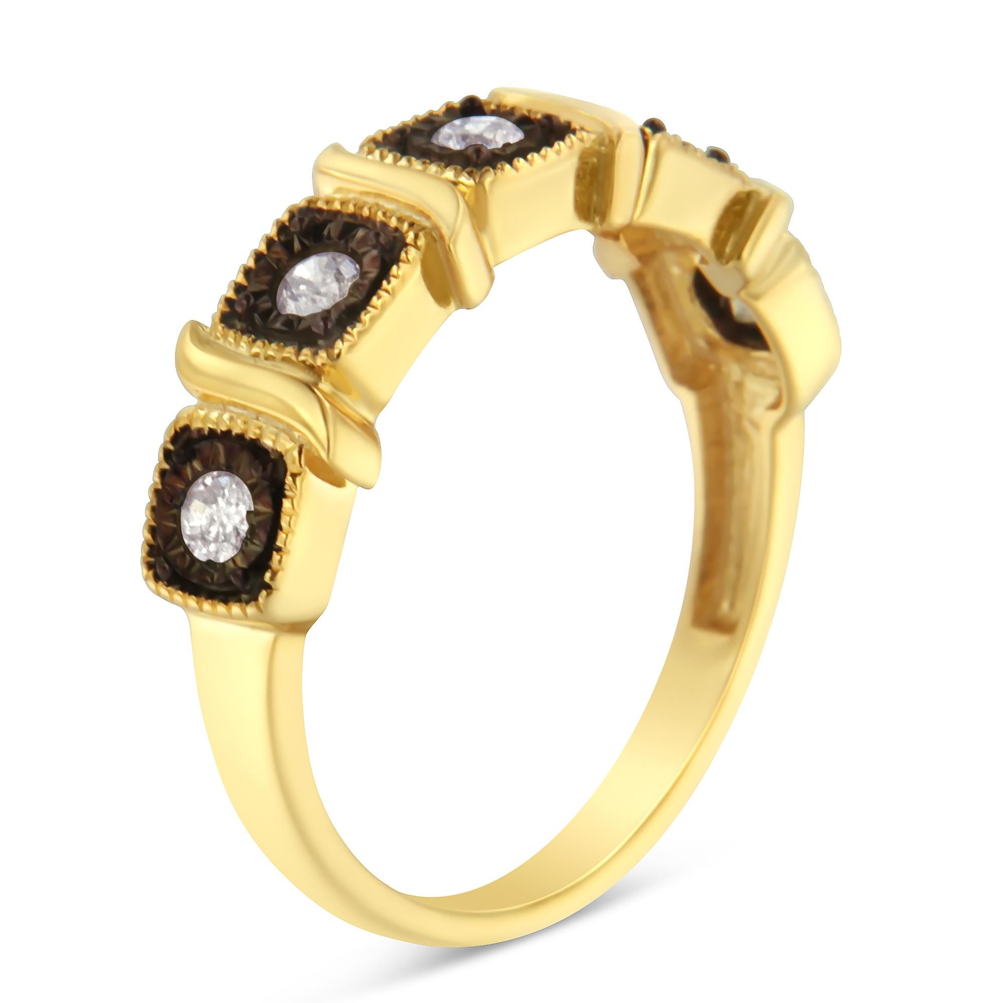 Anillo de 5 piedras con diamantes engastados en plata de ley .925 y destellos de oro amarillo de 10K 1/4 Cttw Corte redondo en venta