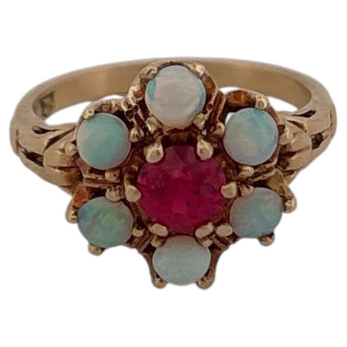 10-karätiger Gelbgold-Ring mit Blumenmotiv, Rubin und Opal, in Krappenfassung