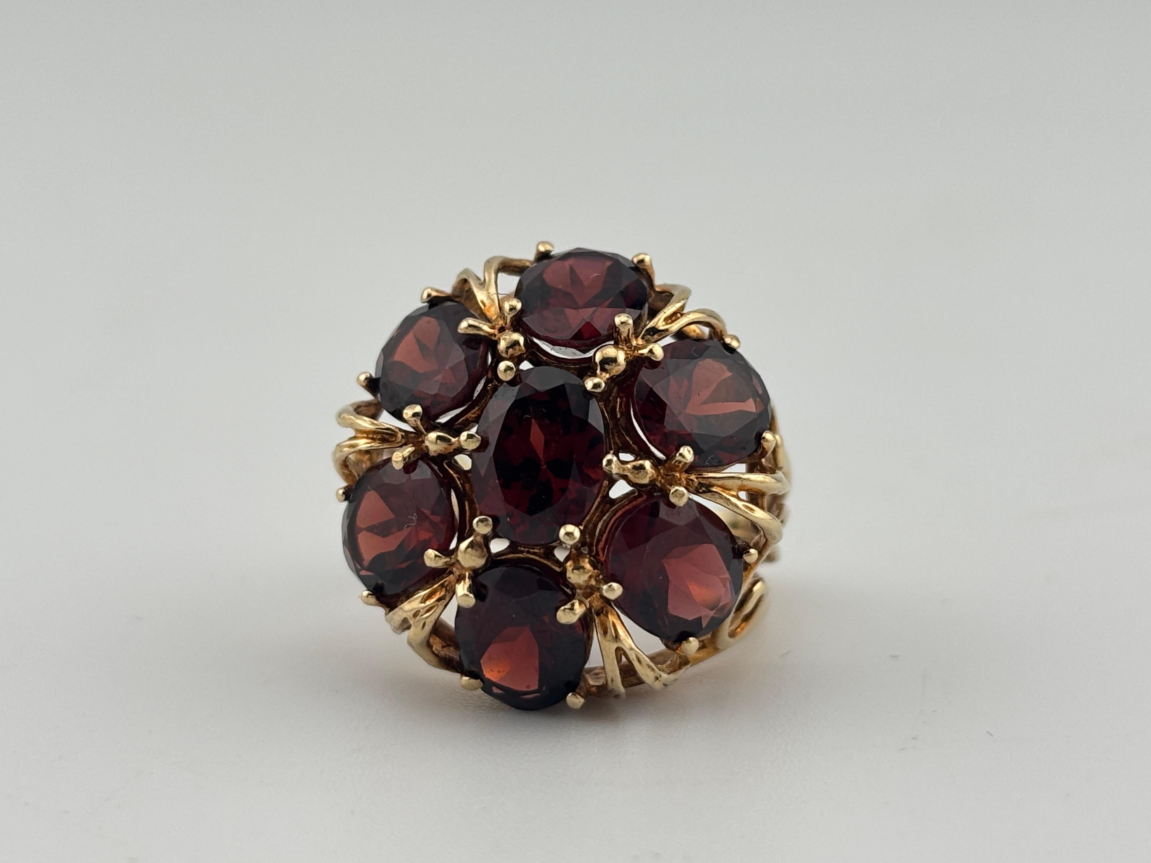 10k Yellow Gold Garnet Ring im Zustand „Gut“ im Angebot in Bernardsville, NJ