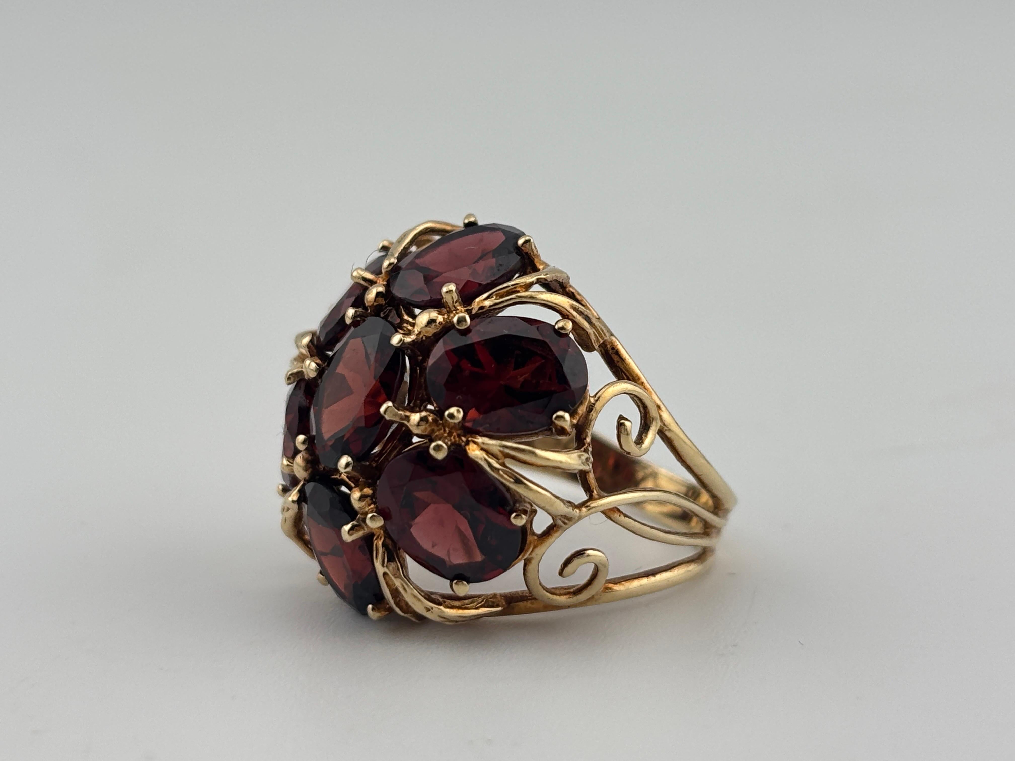 10k Yellow Gold Garnet Ring für Damen oder Herren im Angebot