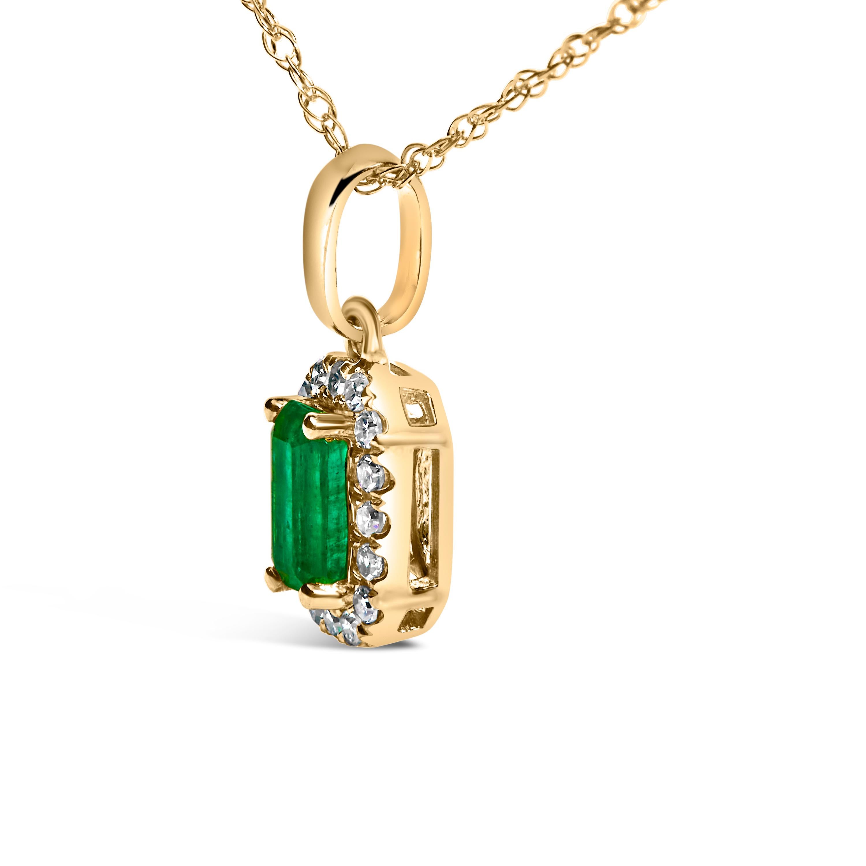 Modern 10K Yellow Gold Green Emerald and Diamond Accent Halo Pendant Necklace For Sale