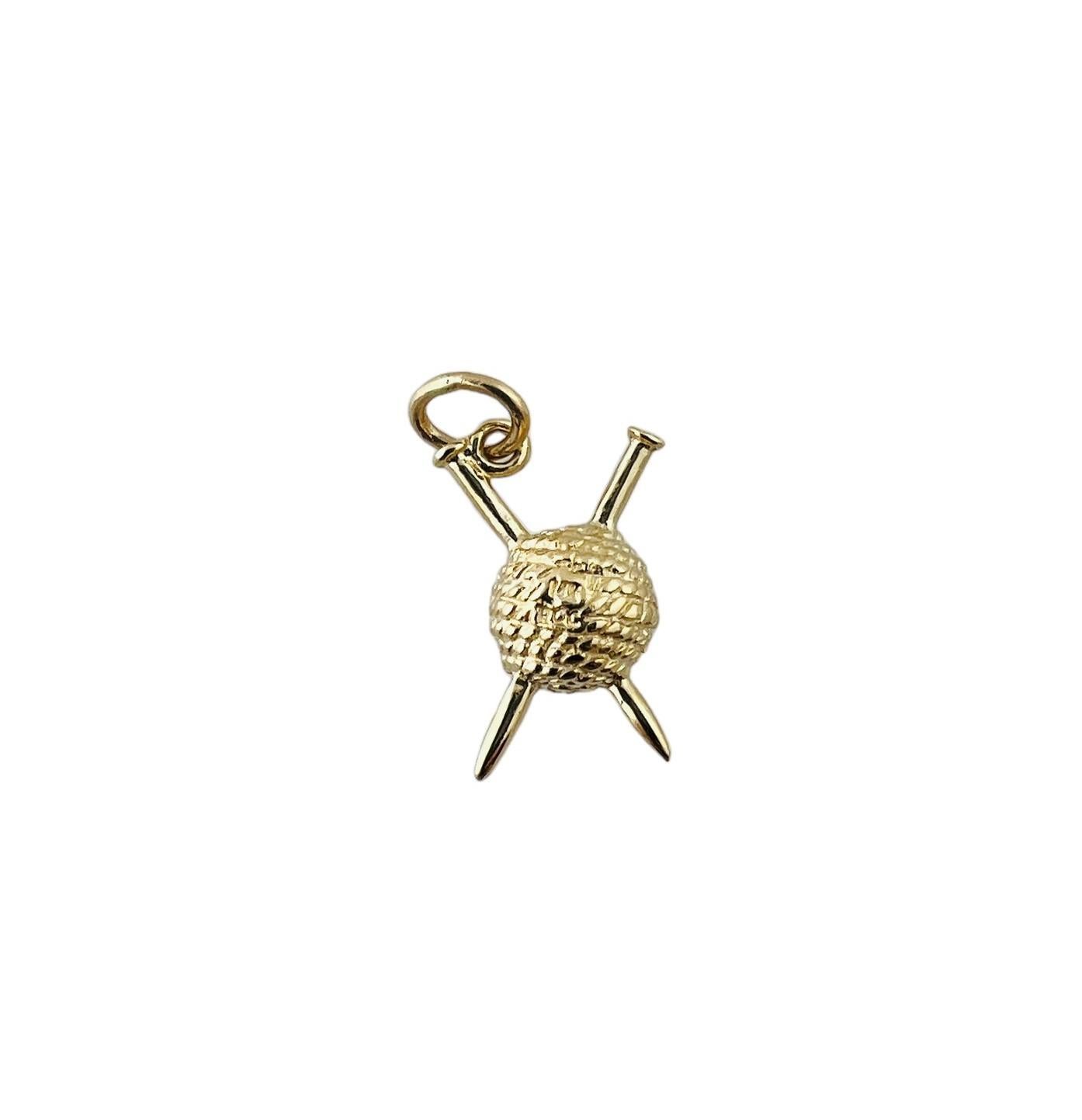 10K Yellow Gold Knitting Yarn and Needles Charm Pendant #15614 In Good Condition In Washington Depot, CT