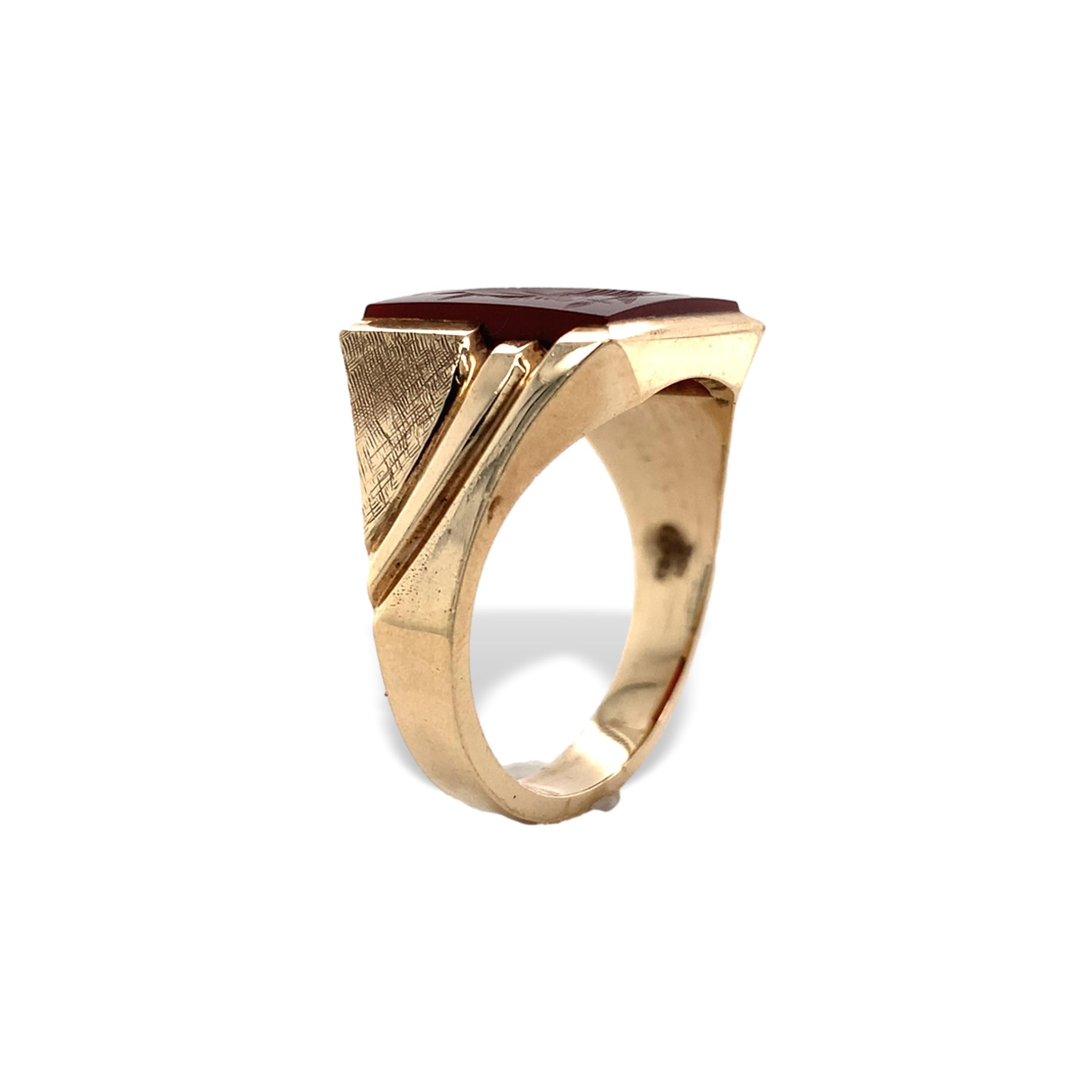 Anillo de oro amarillo de 10 quilates con calcografía de guerrero de cornalina para hombre NOS Cabujón en venta