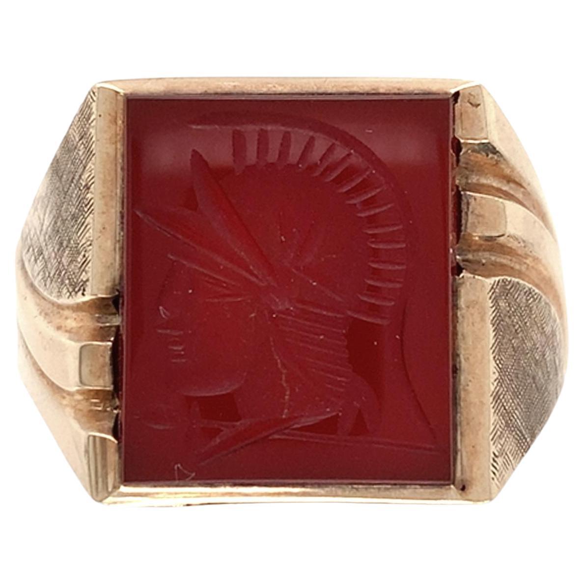 Anillo de oro amarillo de 10 quilates con calcografía de guerrero de cornalina para hombre NOS en venta
