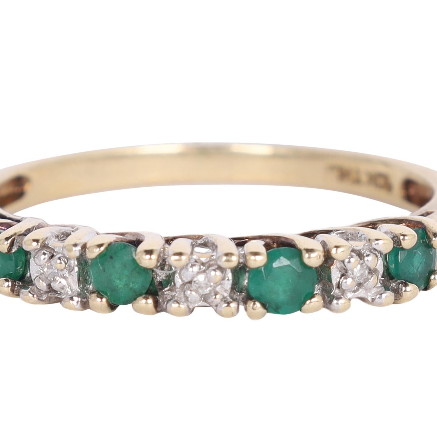 10K Gelbgold Natürlicher grüner Smaragd Diamant Stapelring Größe 7,25 im Angebot 7
