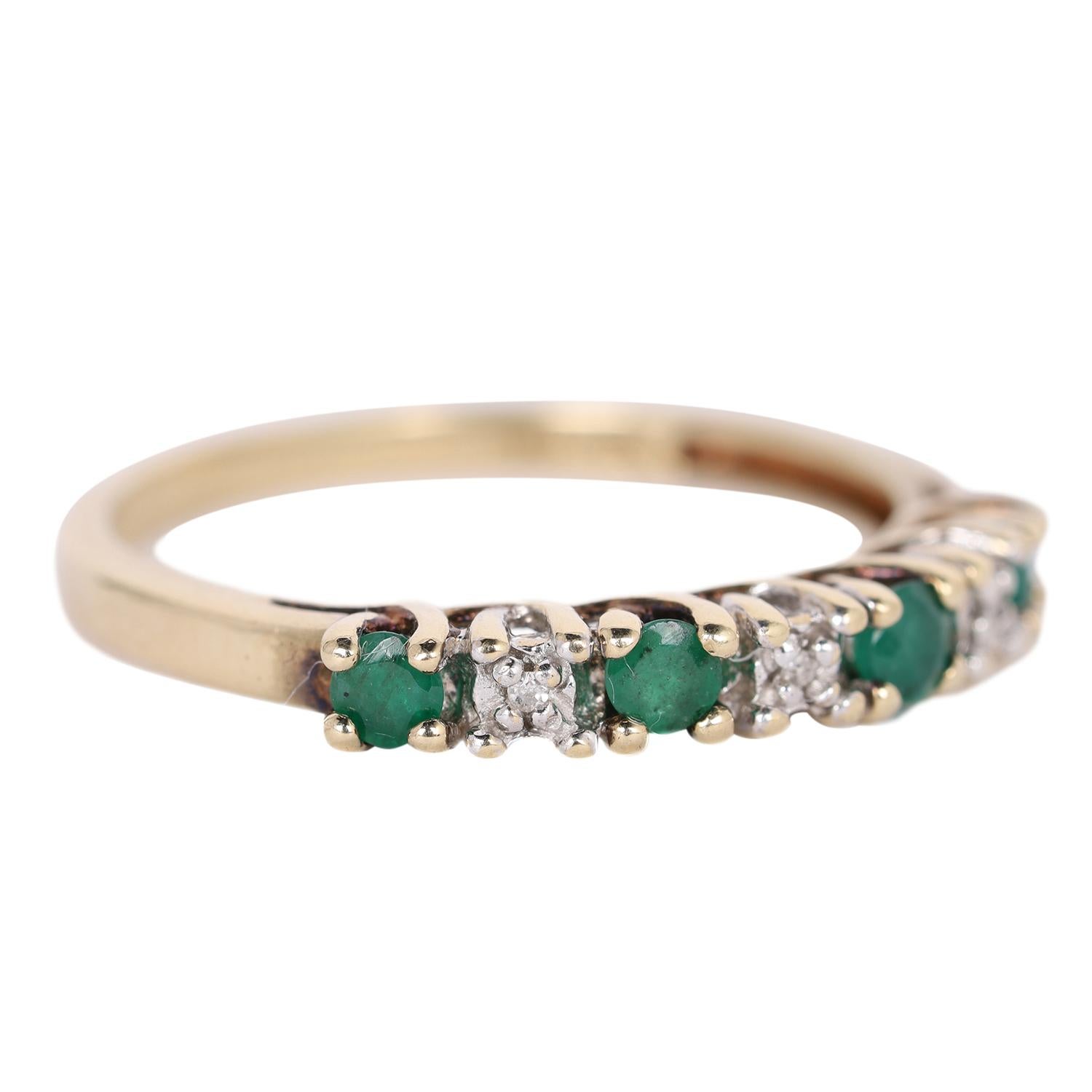 10K Yellow Gold Natural Green Emerald Diamond Stacking Ring Size 7.25 In Good Condition For Sale In Salt Lake Cty, UT