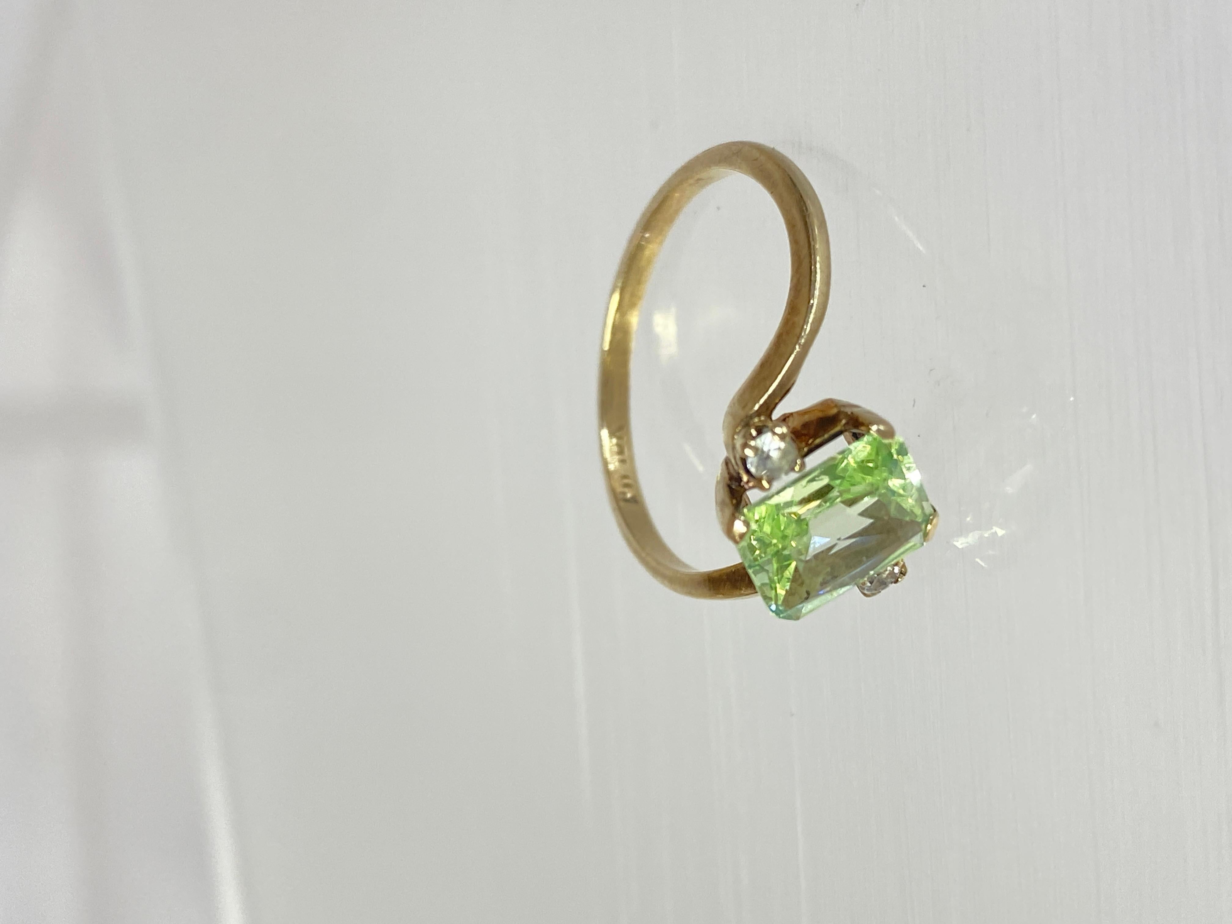 10K Yellow Gold Old Fashioned Emerald Cut Green Beryl Solitaire Ring Size 8.25 5