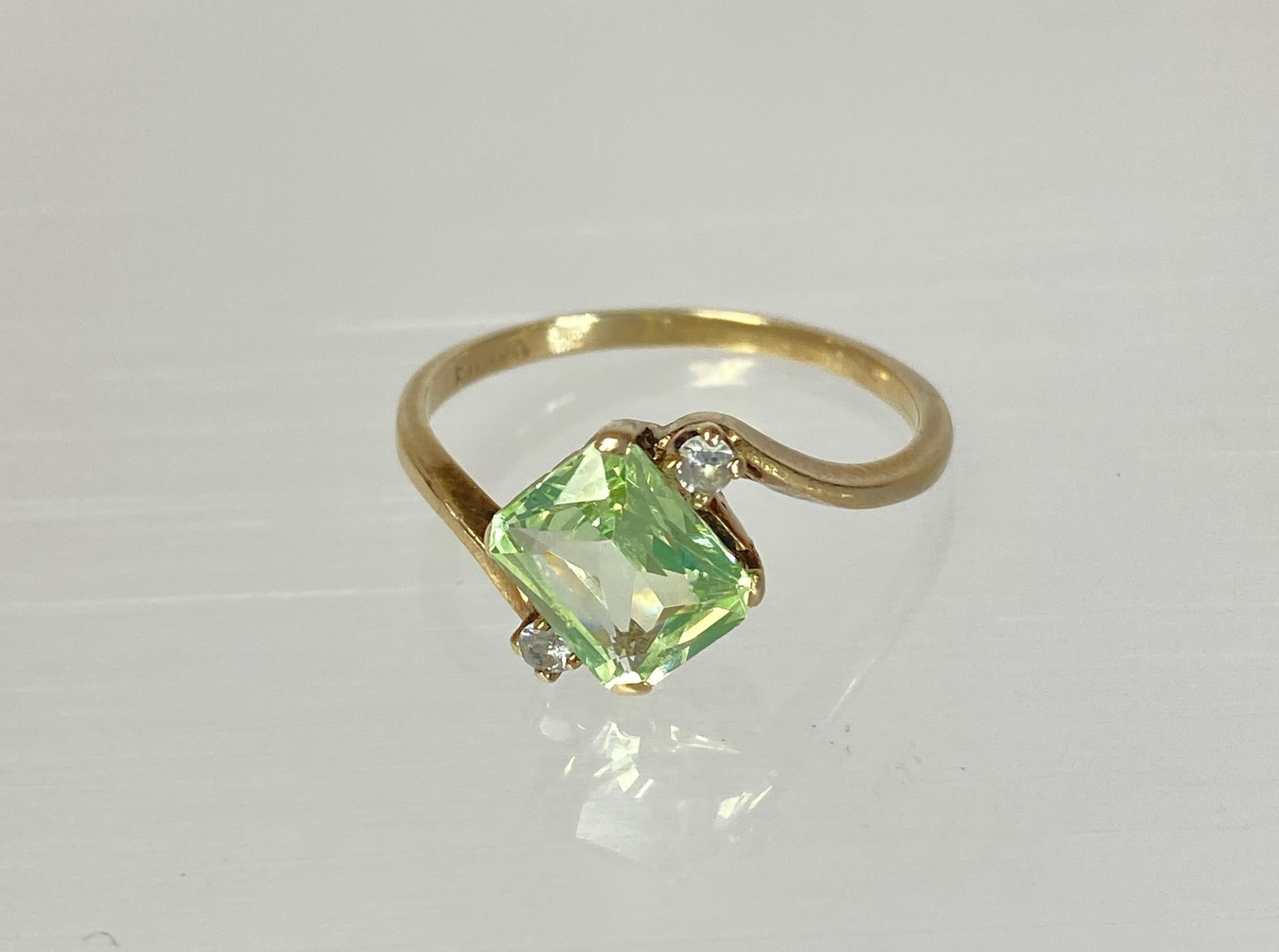 Women's or Men's 10K Yellow Gold Old Fashioned Emerald Cut Green Beryl Solitaire Ring Size 8.25