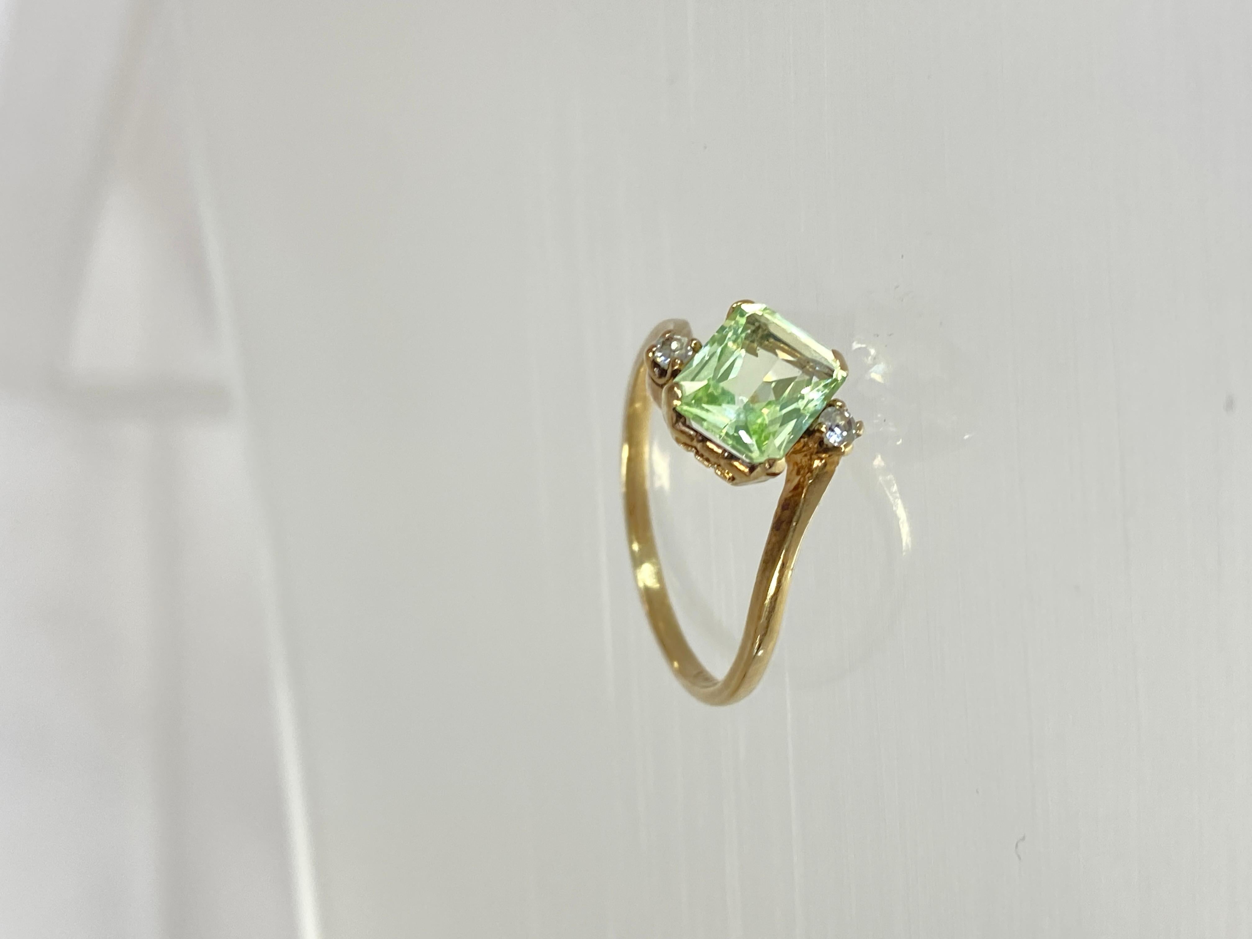 10K Yellow Gold Old Fashioned Emerald Cut Green Beryl Solitaire Ring Size 8.25 1