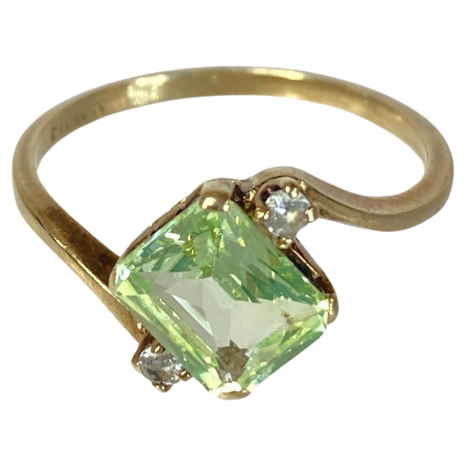 10K Yellow Gold Old Fashioned Emerald Cut Green Beryl Solitaire Ring Size 8.25