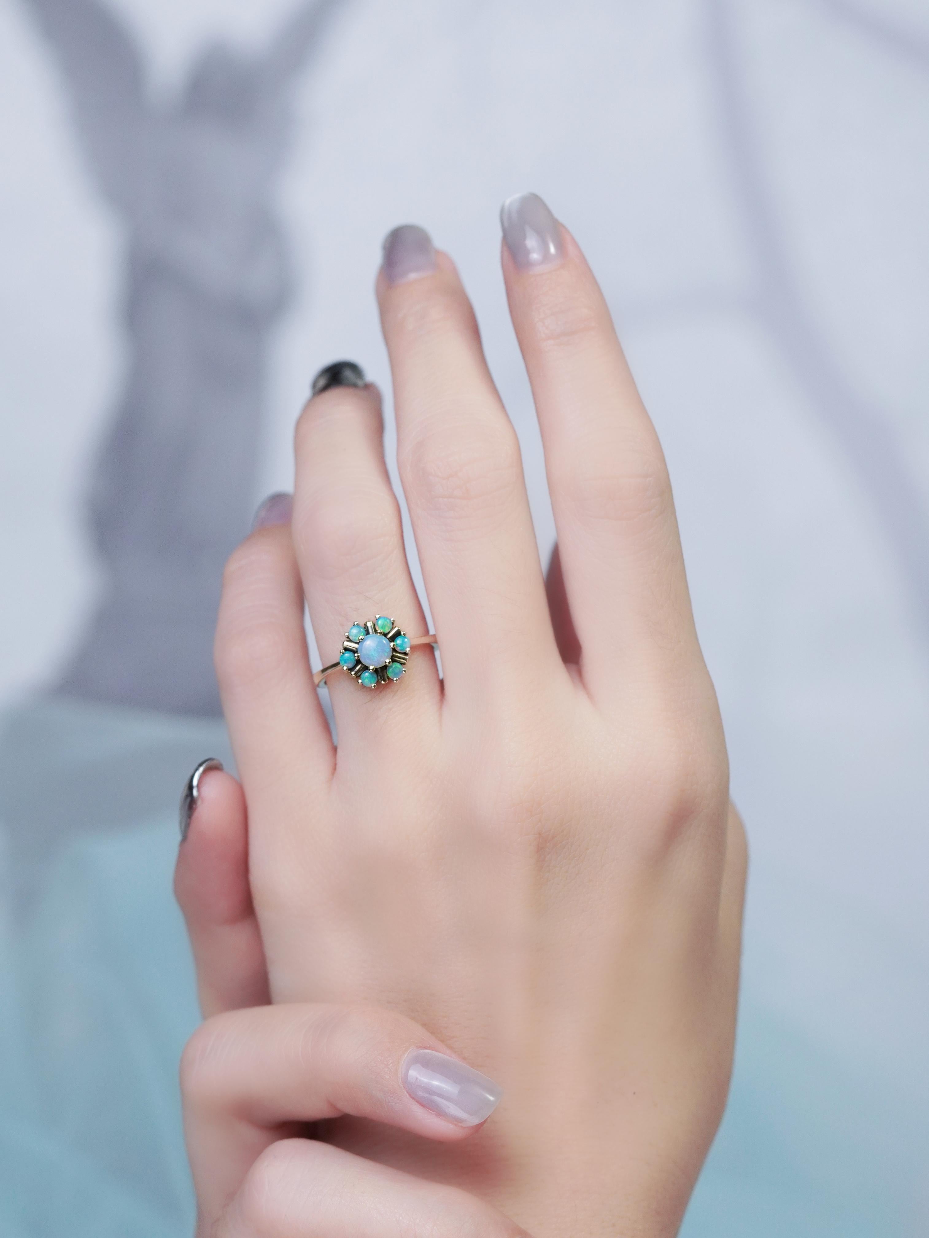 10K Yellow Gold Opal Vintage Style Cluster Floral Ring im Angebot 5