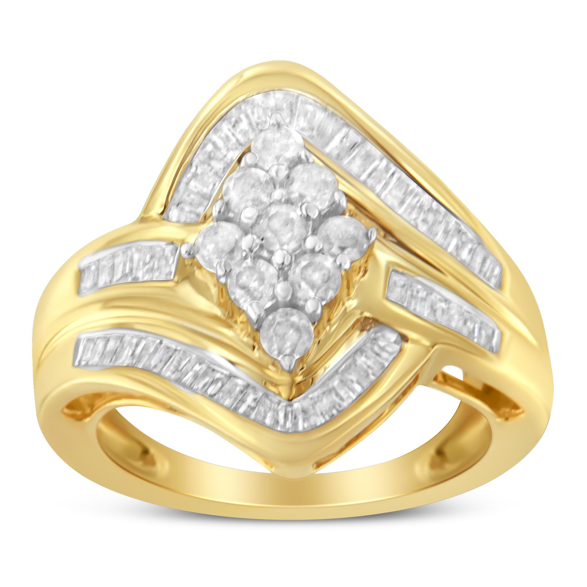 Anillo de oro amarillo de 10 quilates sobre plata de ley de 0,925 con racimo de diamantes de 1 quilate Corte redondo en venta