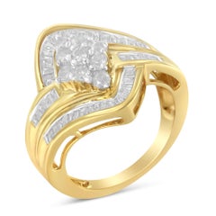 Anillo de oro amarillo de 10 quilates sobre plata de ley de 0,925 con racimo de diamantes de 1 quilate