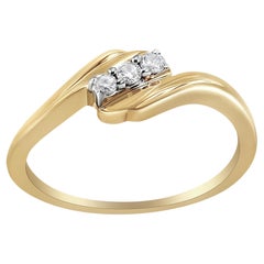 10K Gelbgold über Silber 1/10 Cttw Diamant 3-Stein Bypass Cocktail-Ring