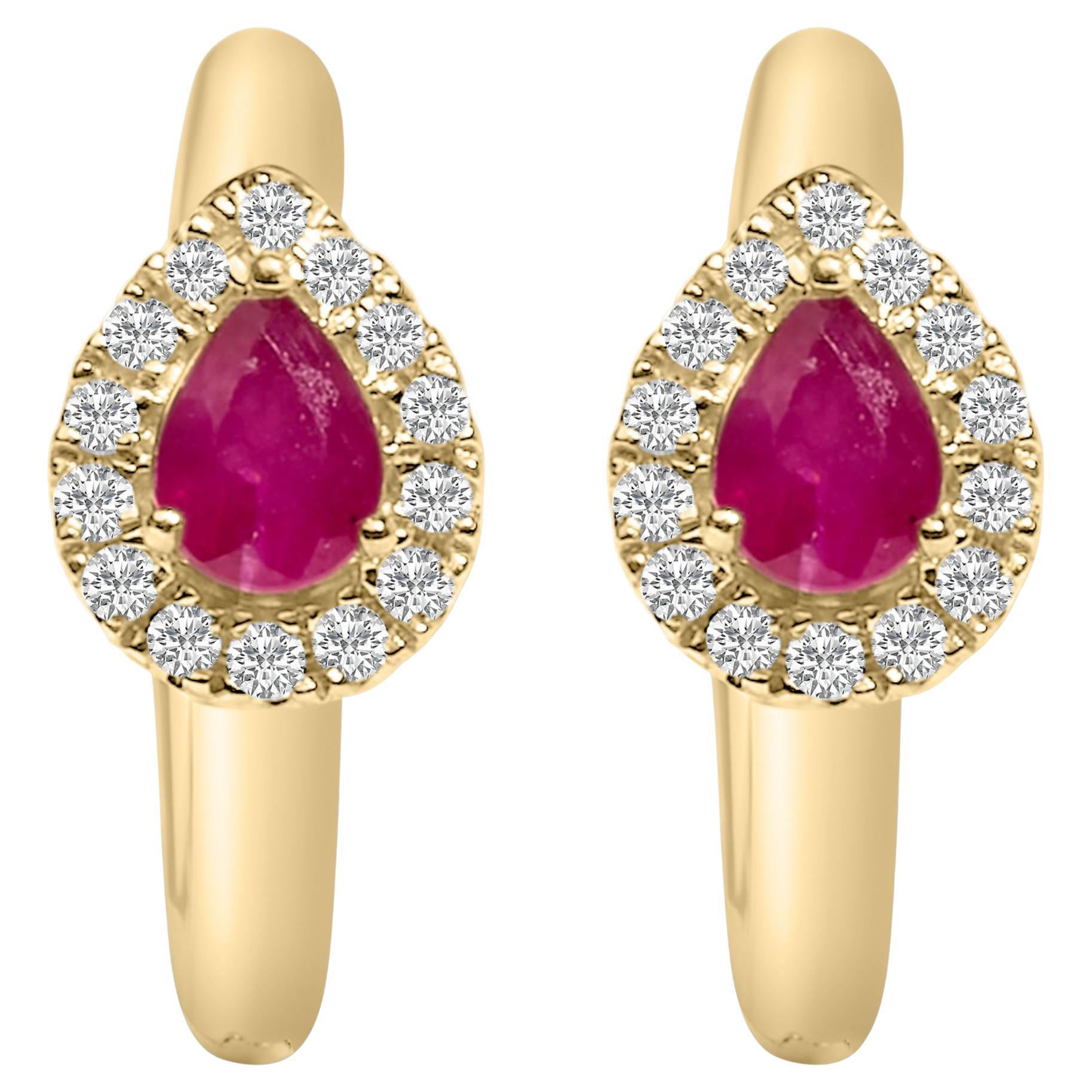 Pendientes Abrazados de Rubí Rojo Corte Pera de Oro Amarillo de 10K 4x3mm y Diamante de 1/10 Cttw en venta