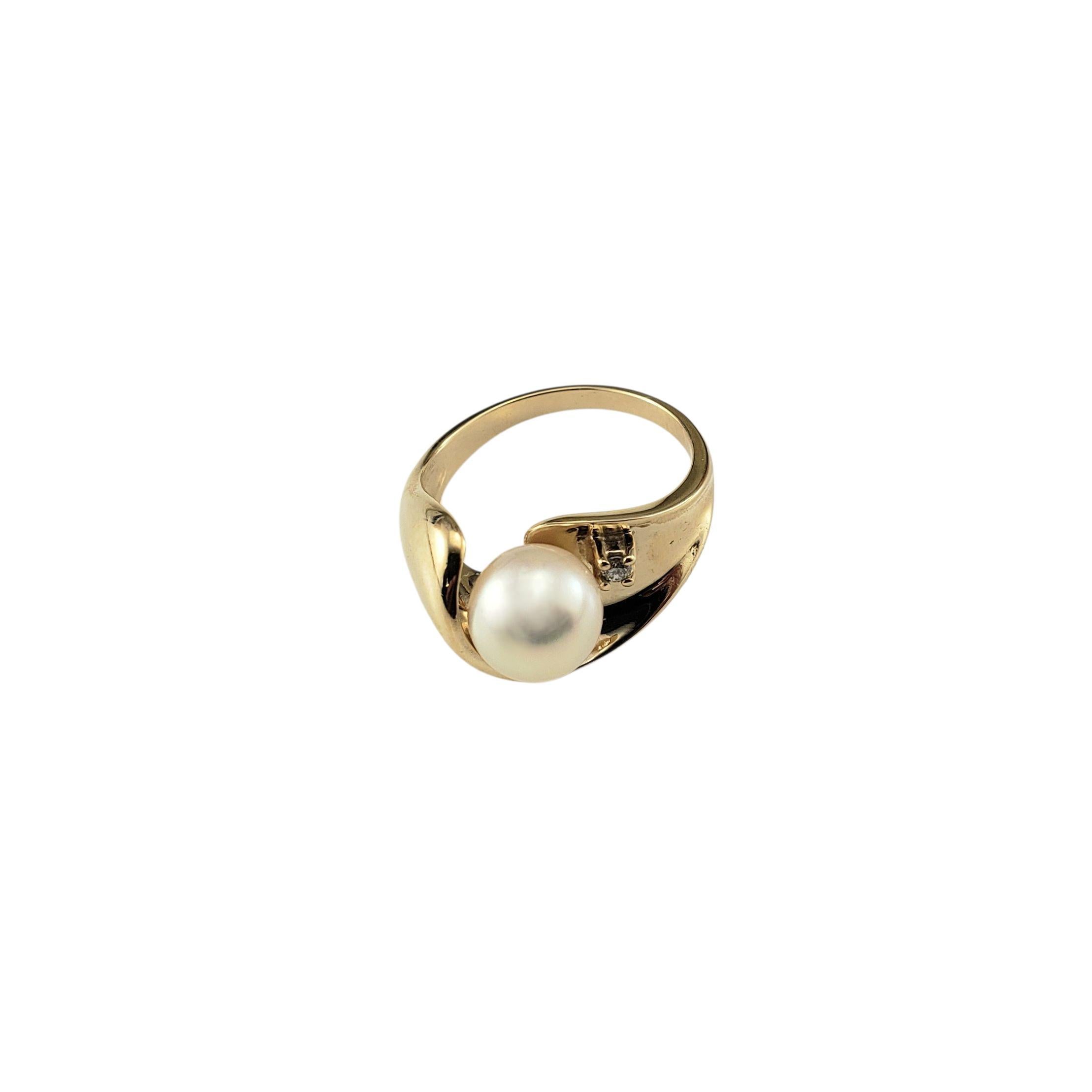 10K Yellow Gold Pearl and Diamond Ring Size 6

Elegant and timeless, this ring is crafted in 10K yellow gold and features a luminous white cultured pearl (8 mm) set in a sweeping bypass style band. A single round brilliant cut diamond nestles beside