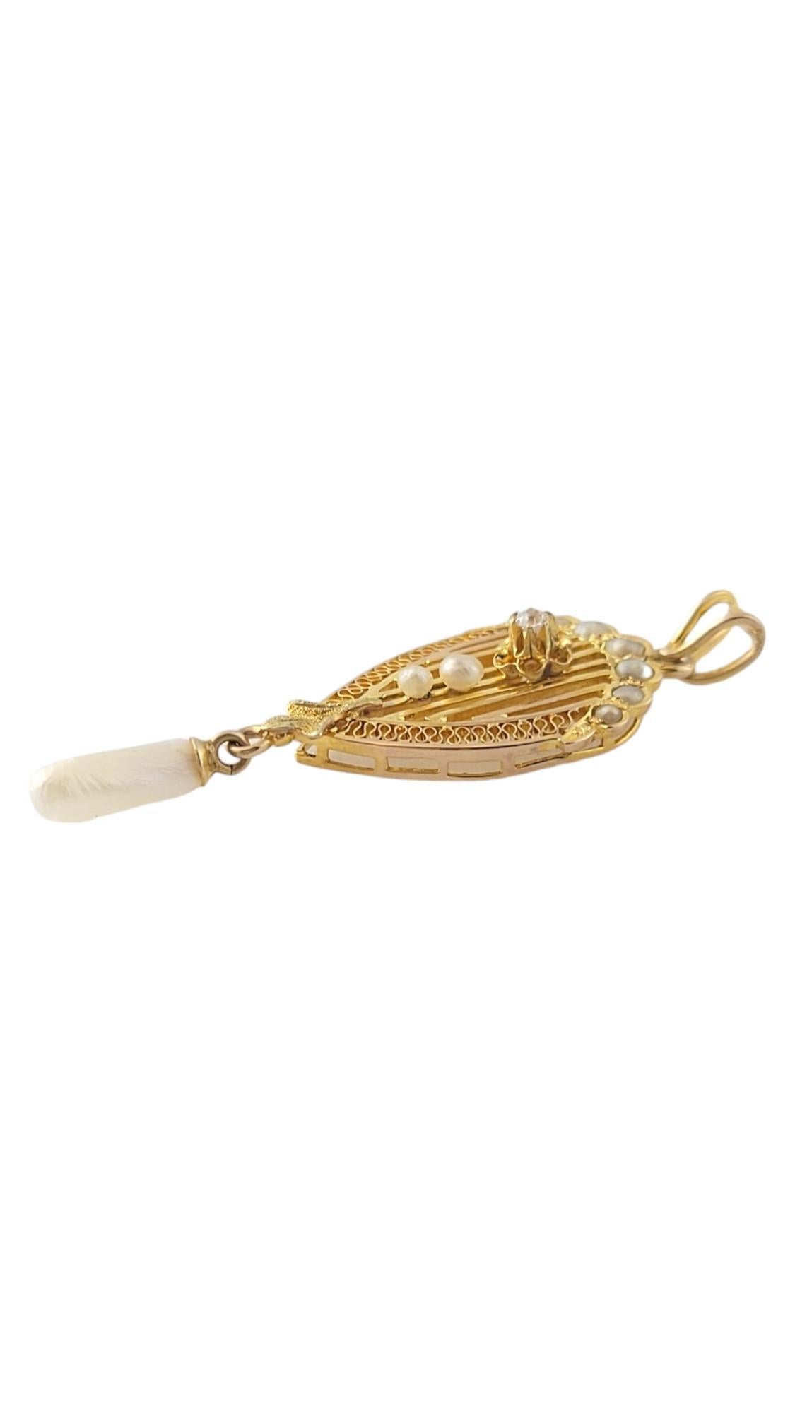 Vintage 10K Yellow Gold Pearl & Diamond Pendant

This gorgeous pendant has 9 beautiful pearls as well as one breath taking mother of pearl dangle. In the centter, the pendant is decorated with a sparkling old mine cut diamond to tie the piece