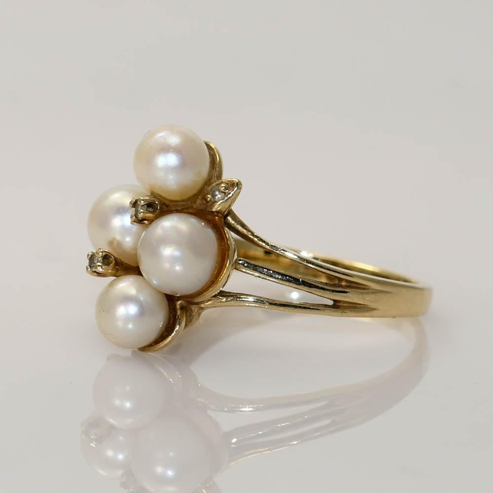 Bague en or jaune 10K avec perles et diamants 4.6g en vente 2