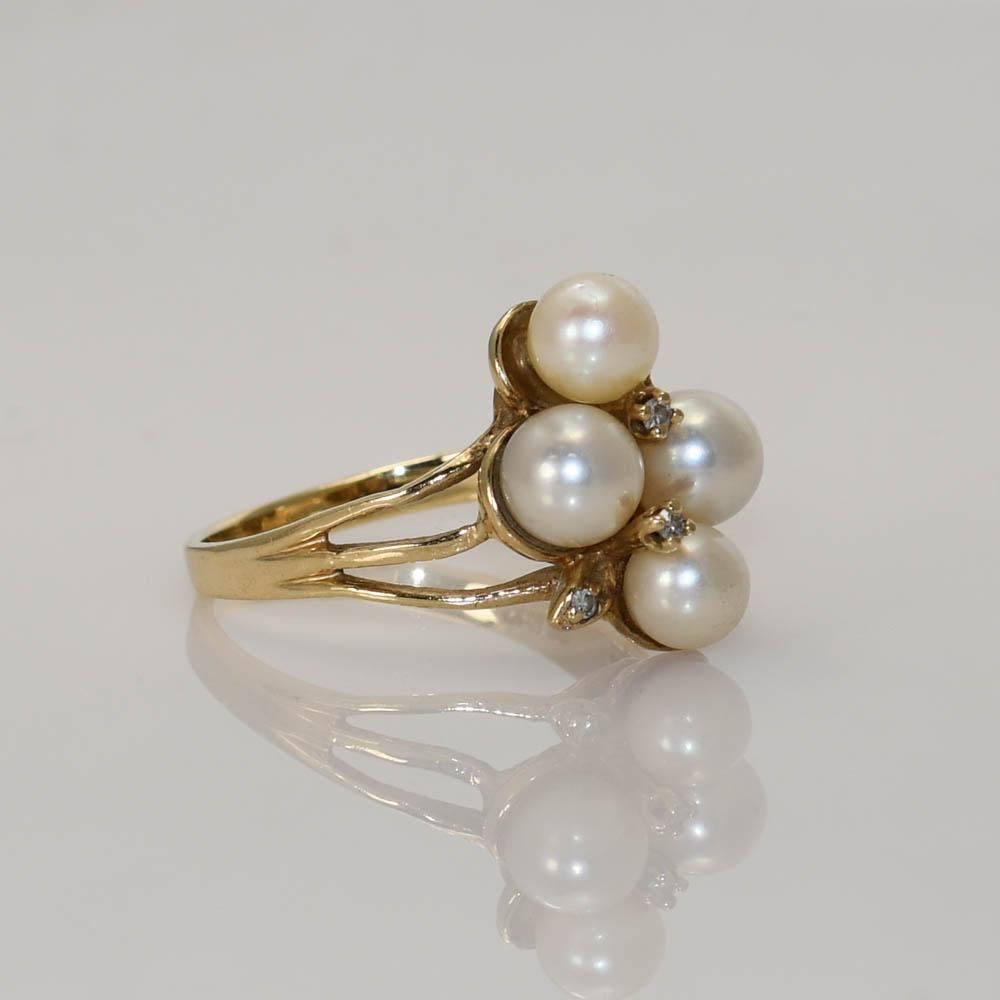 Bague en or jaune 10K avec perles et diamants 4.6g en vente 3