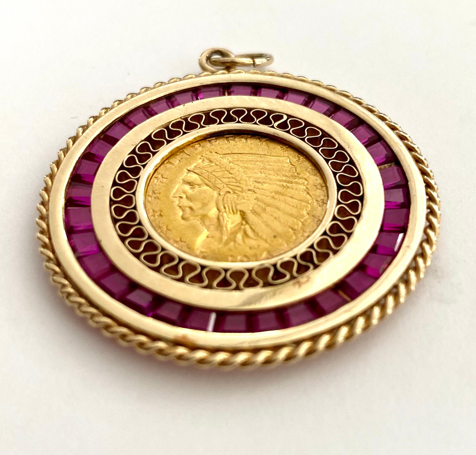 - A 10K. yellow gold pendant with a $ 2.50 and synthetic rubies
- $ 2.50 = 1914 Indians head. (original) USA.
- 32 synthetic rubies, Total weight: 14.95 grams, diameter of the pendant: 37 mm, thick 2 mm.