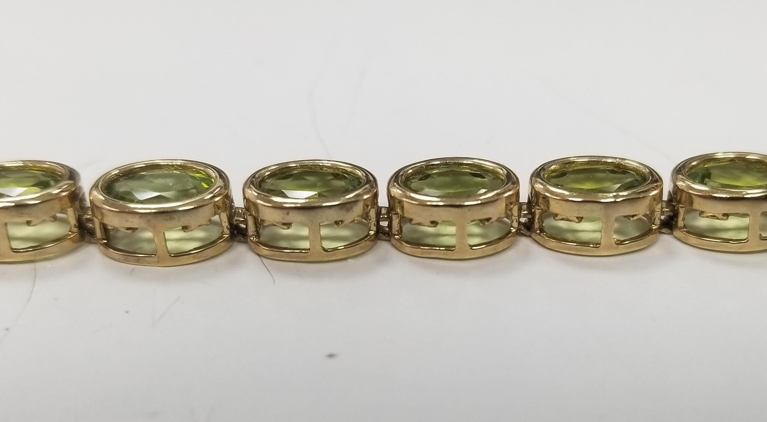 Contemporary 10 Karat Yellow Gold Peridot Bezel Bracelet