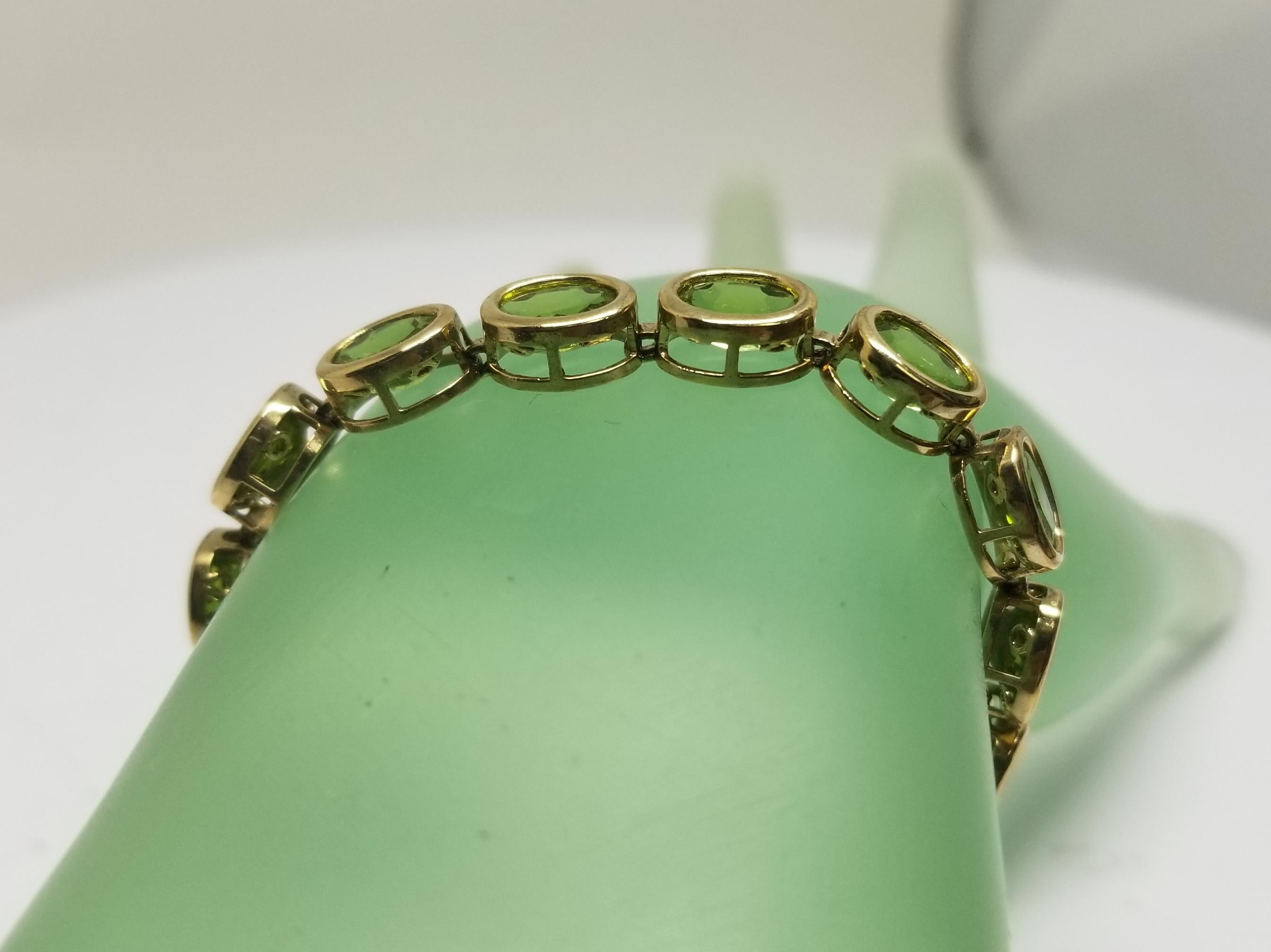 10 Karat Yellow Gold Peridot Bezel Bracelet In New Condition In Los Angeles, CA