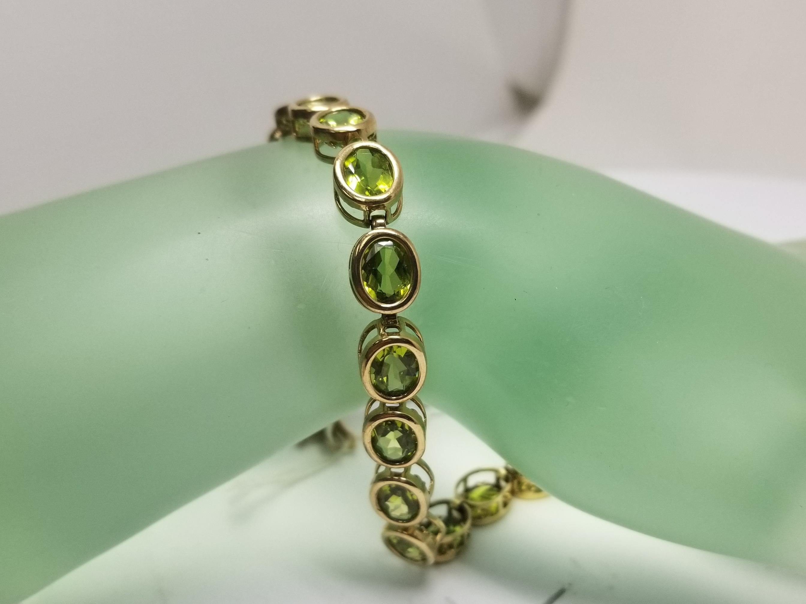 Women's or Men's 10 Karat Yellow Gold Peridot Bezel Bracelet