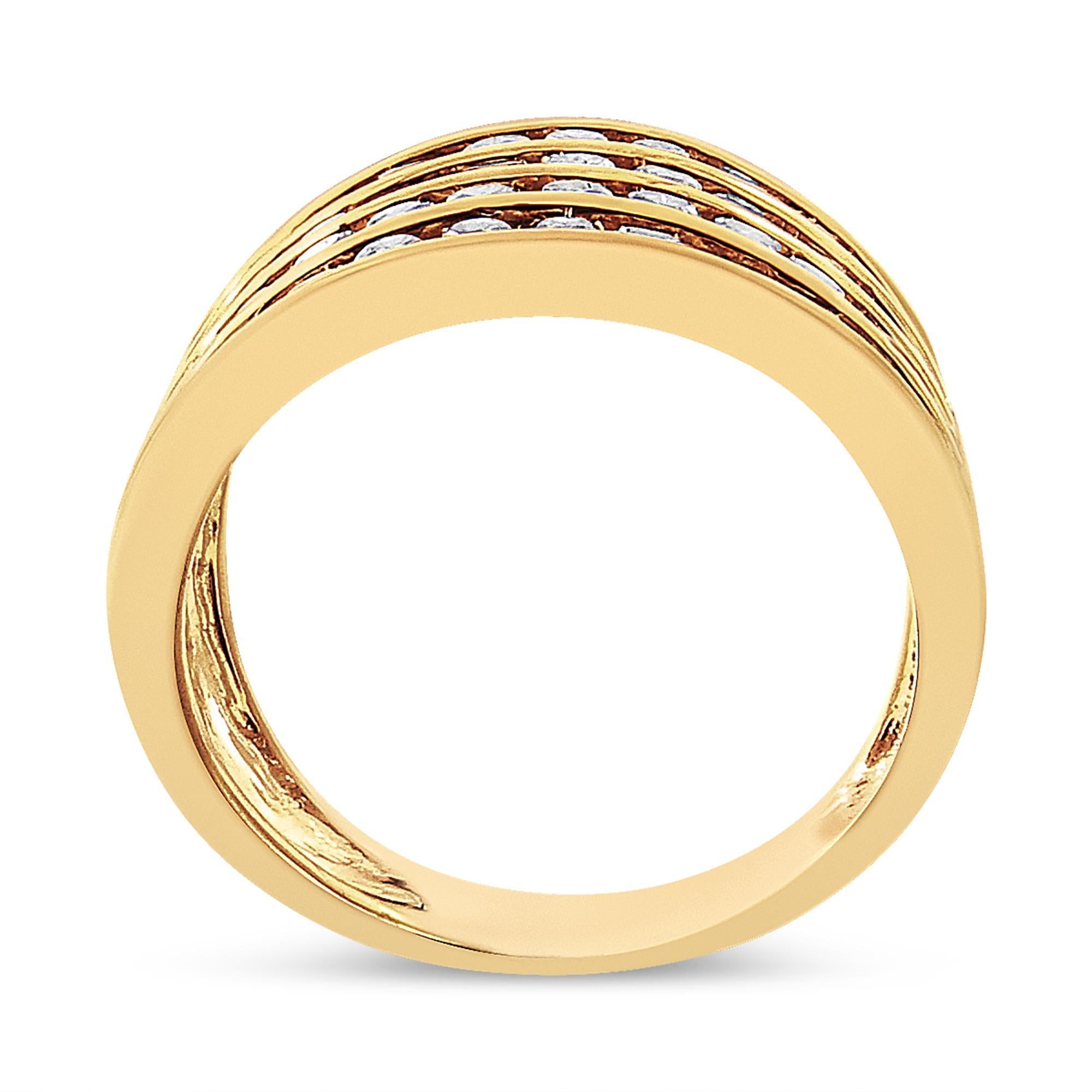 Moderne Bague 4 rangs en argent sterling plaqué or jaune 10K avec 1 1/2 Cttw de diamant en vente