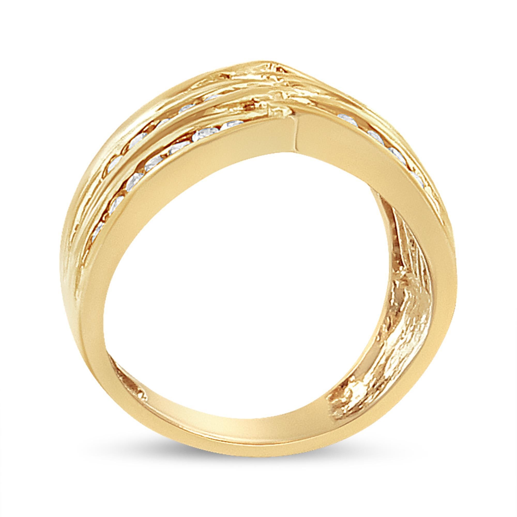 Taille ronde Bague en argent sterling plaqué or jaune 10K 1 1/2 Cttw Diamond Channel Band en vente