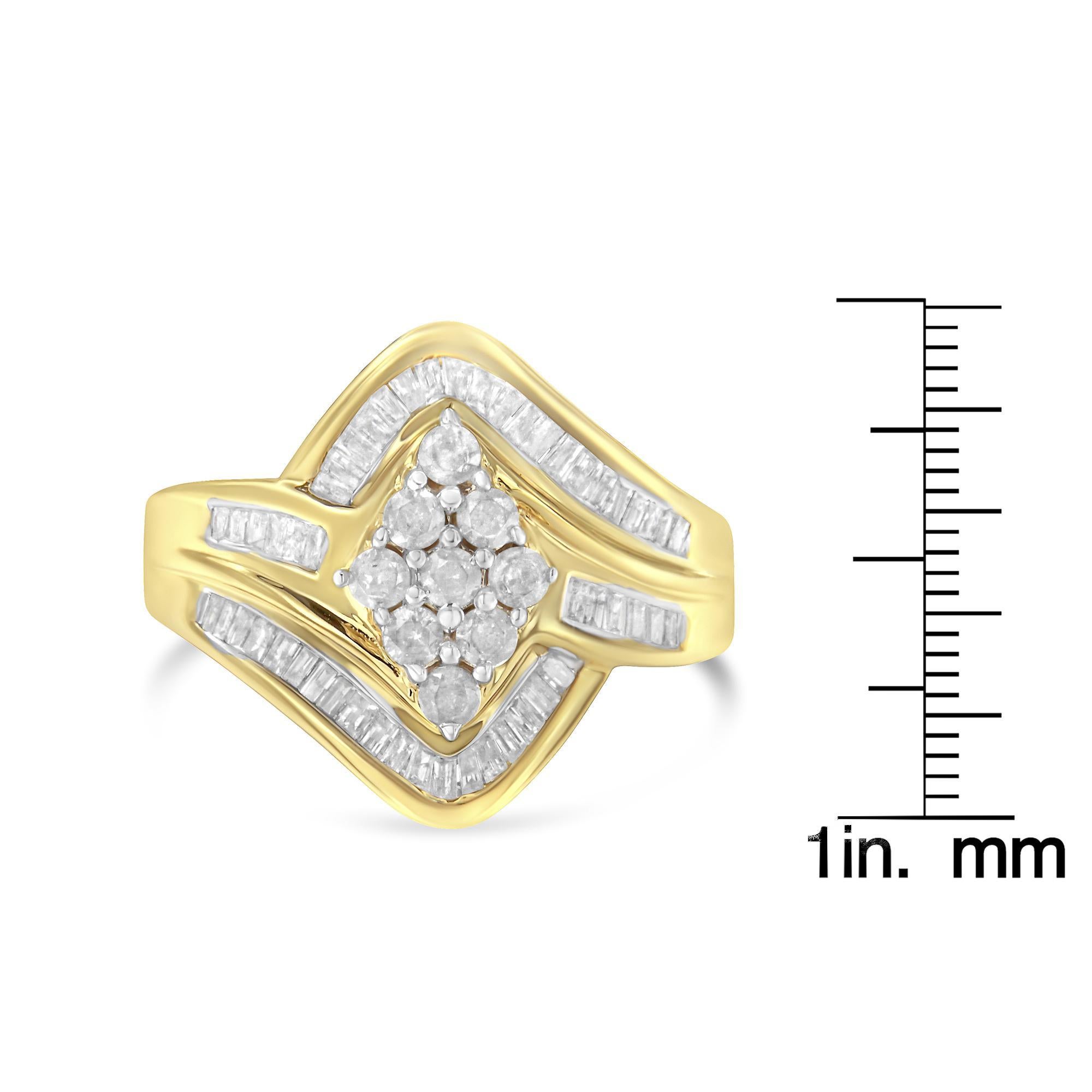 En vente :  Bague en argent sterling plaqué or jaune 10K 1.0 Cttw Diamond Bypass Cluster Ring 4