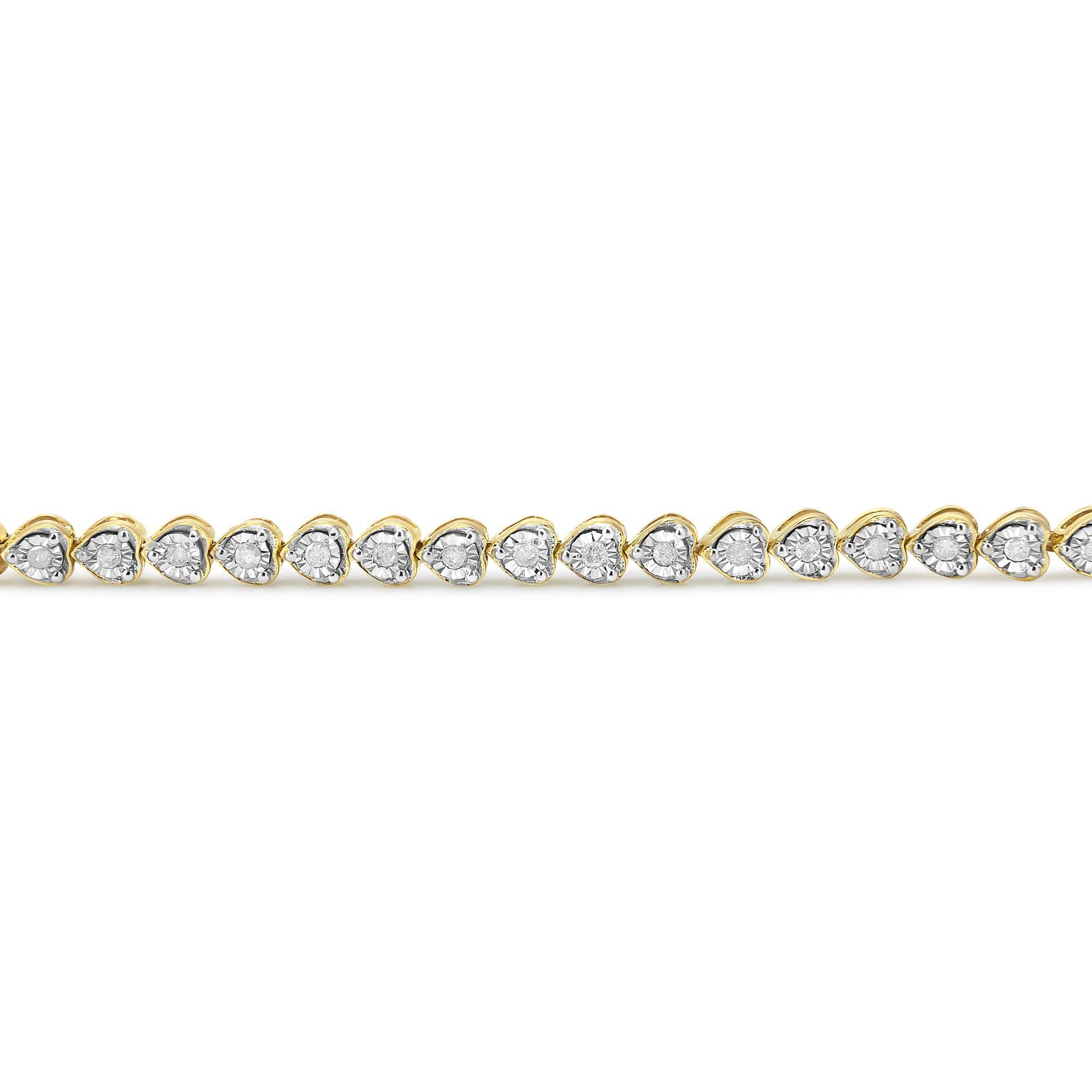 Taglio rotondo Bracciale con cuore in argento 925 placcato oro giallo 10K e diamanti da 1,0 ctw in vendita