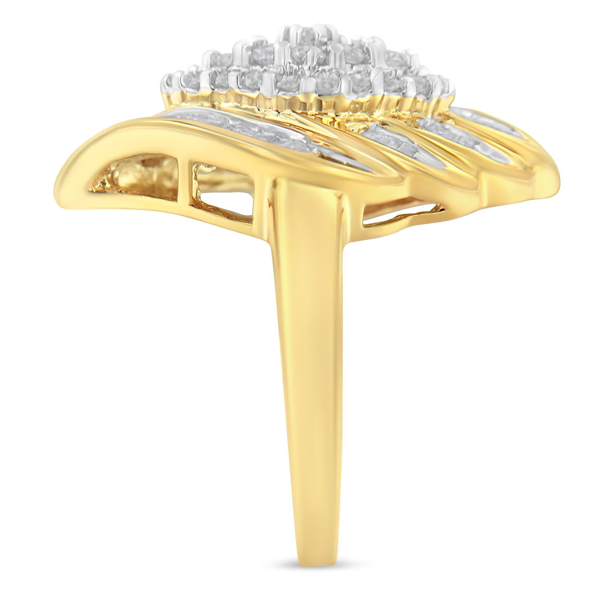 Anillo de cóctel de diamantes de 3/4 qt bañado en oro amarillo de 10 quilates y plata de ley .925 Corte redondo en venta