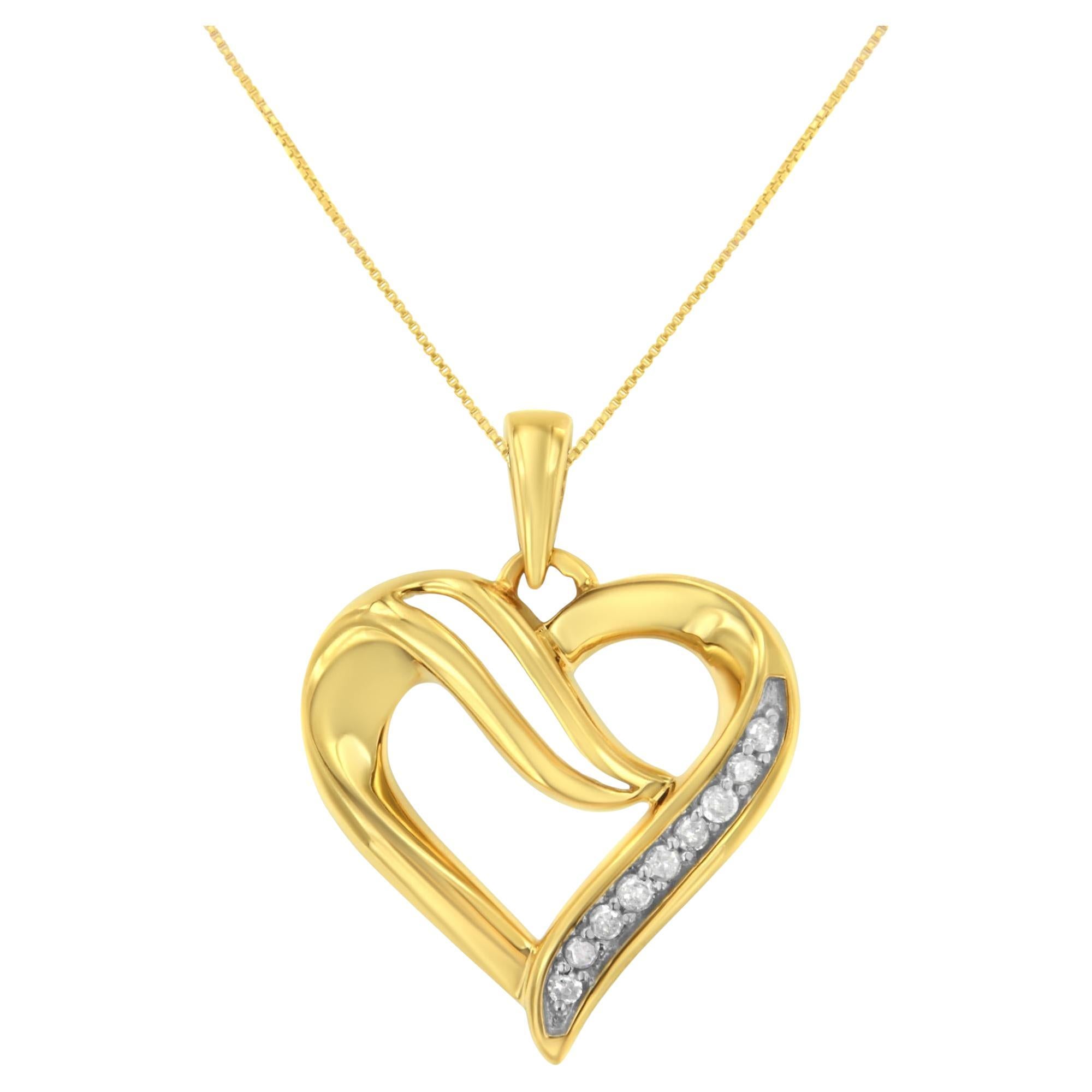 Collier pendentif cœur en or jaune 10 carats plaqué argent sterling et diamants 1/10 carat au total