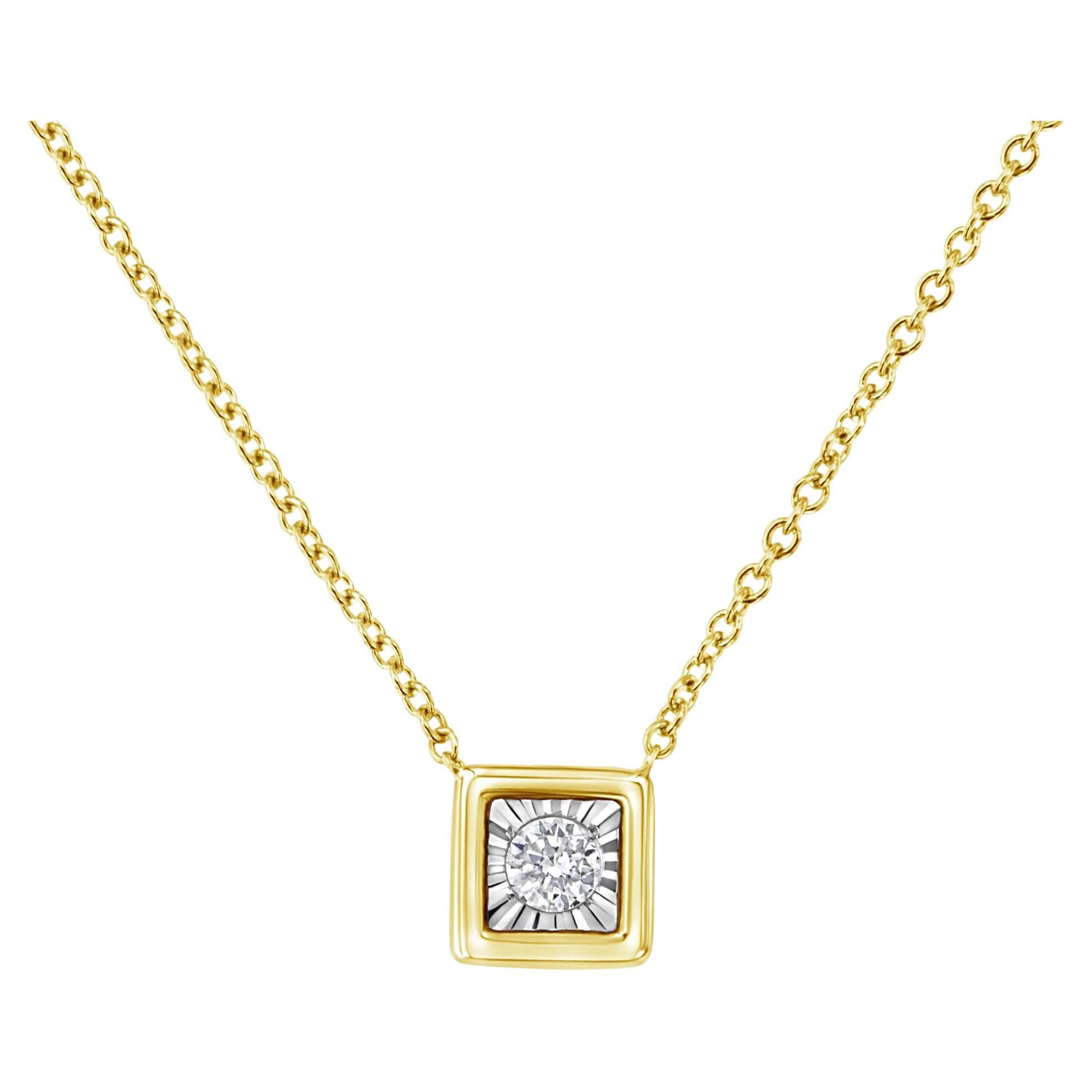 Collier pendentif carré en or jaune 10 carats plaqué argent sterling et diamants 1/10 carat au total