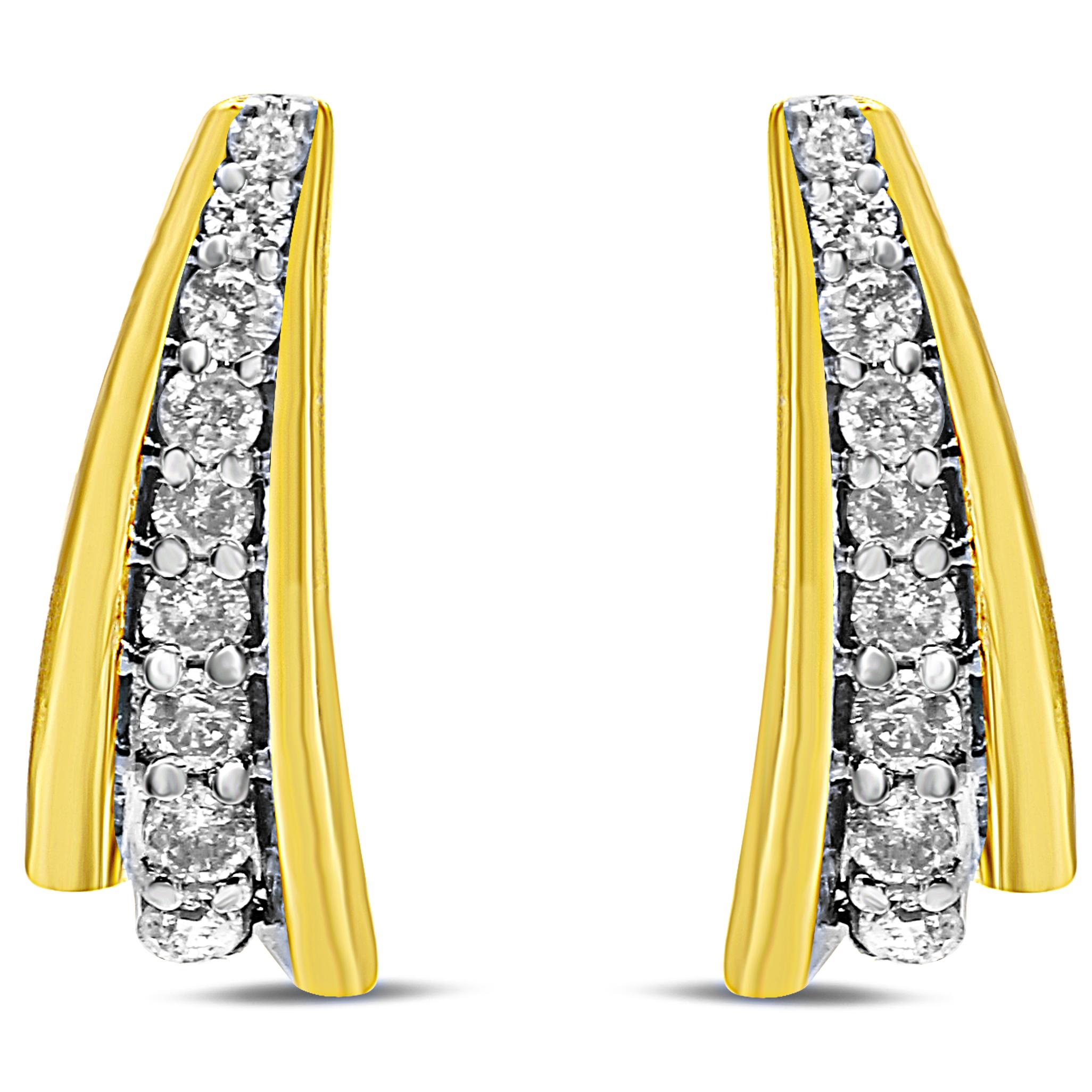 Illuminez la pièce avec ces boucles d'oreilles éblouissantes pour elle. Cette paire de boucles d'oreilles est conçue pour la longueur avec un mouvement descendant et une augmentation progressive de la taille du diamant pour un look sophistiqué. Les