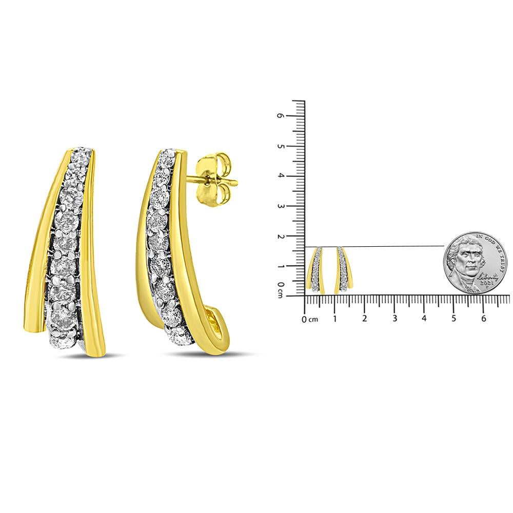 Boucles d'oreilles huggies plaquées or jaune 10 carats et argent sterling avec diamants de 1/2 carat Neuf - En vente à New York, NY